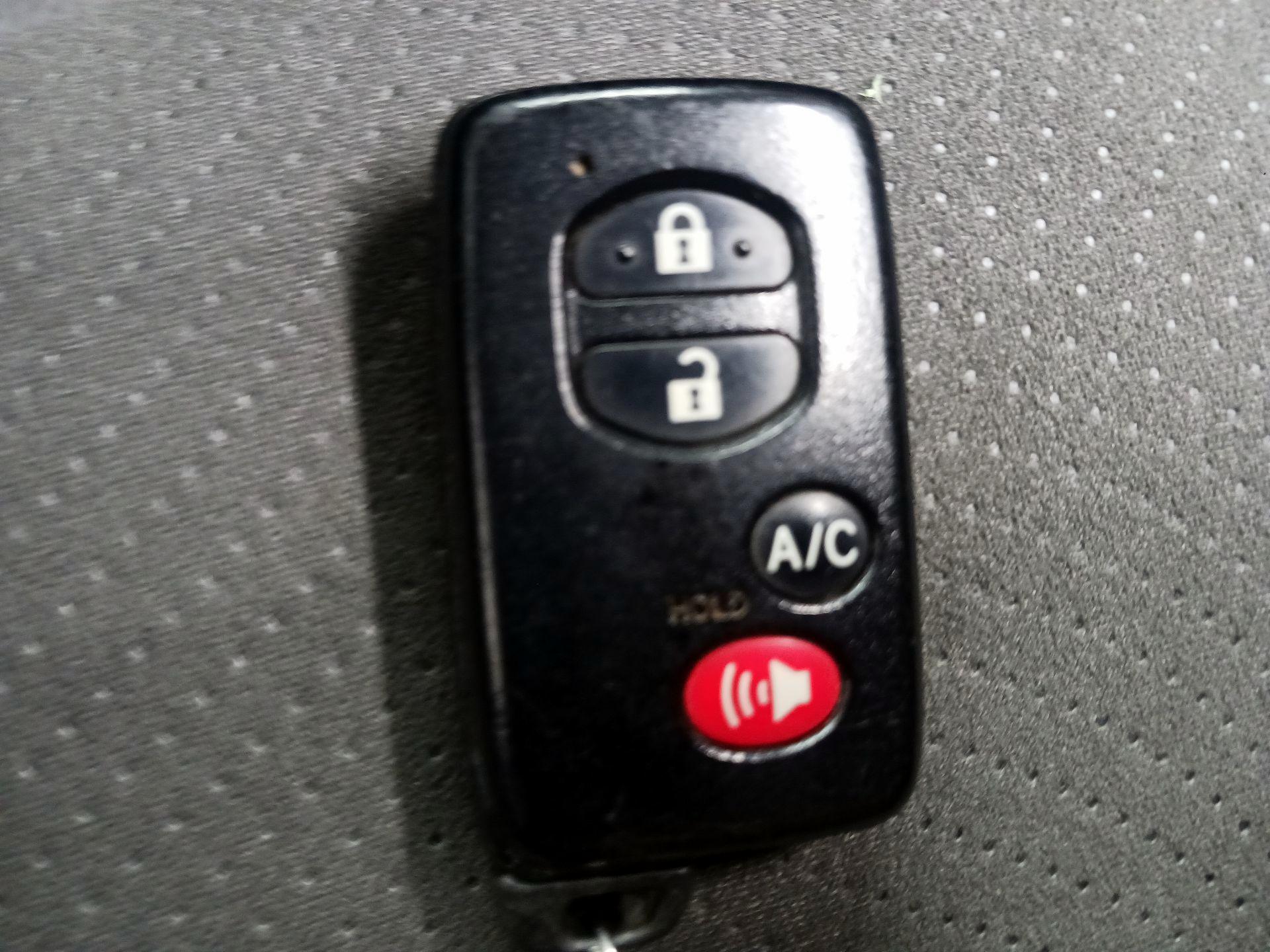 Thumbnail: 2015 Toyota Prius - 18