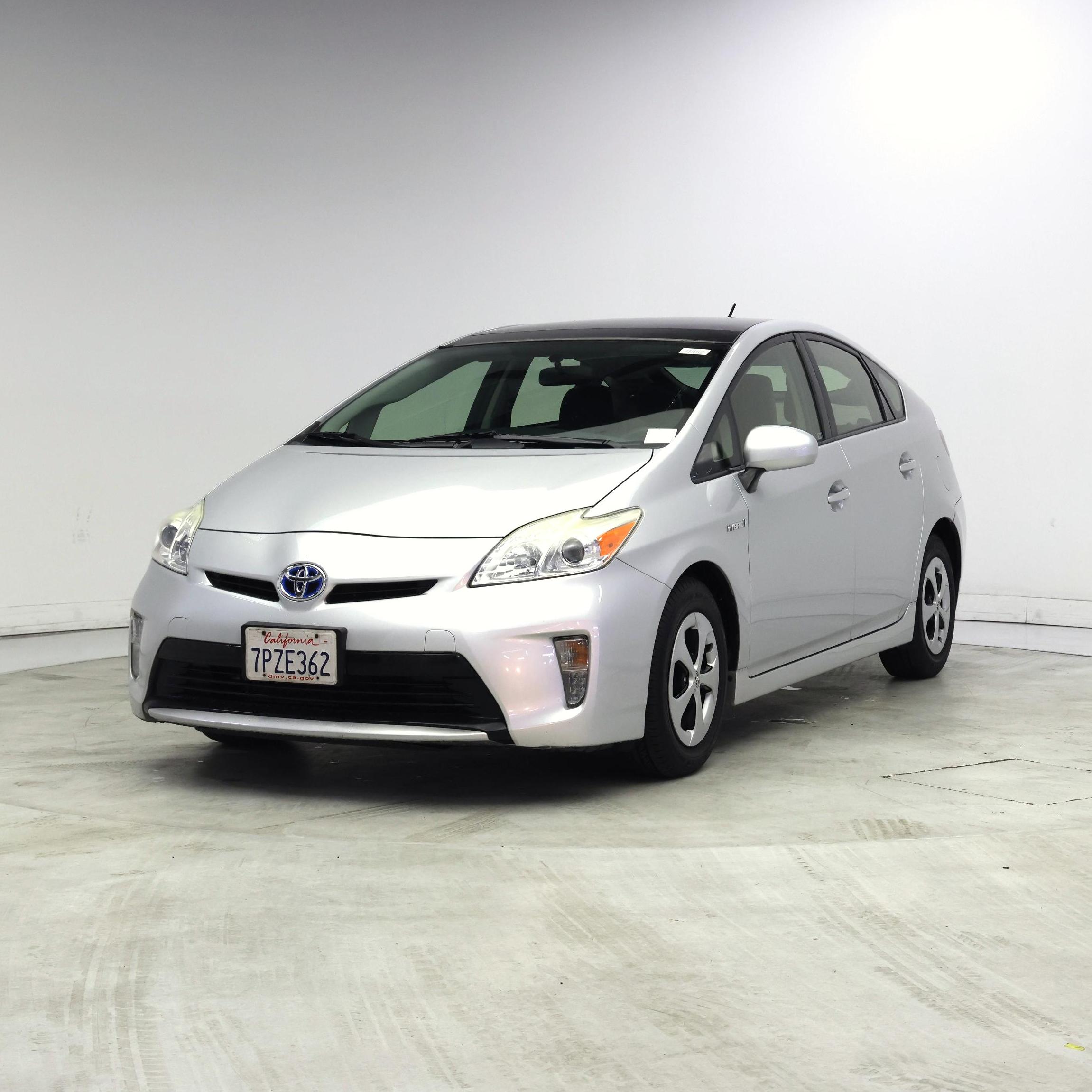 Thumbnail: 2015 Toyota Prius - 4
