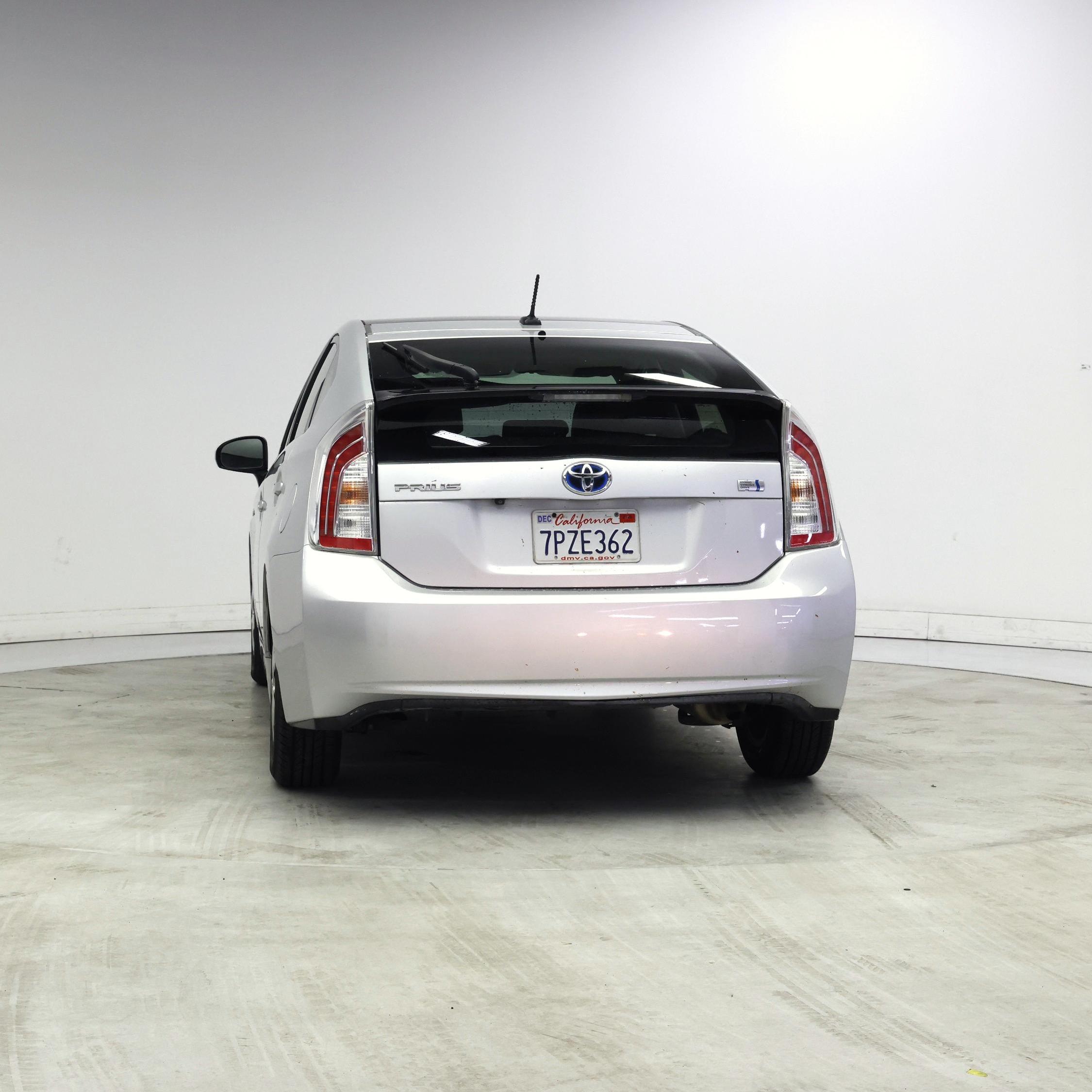 Thumbnail: 2015 Toyota Prius - 6
