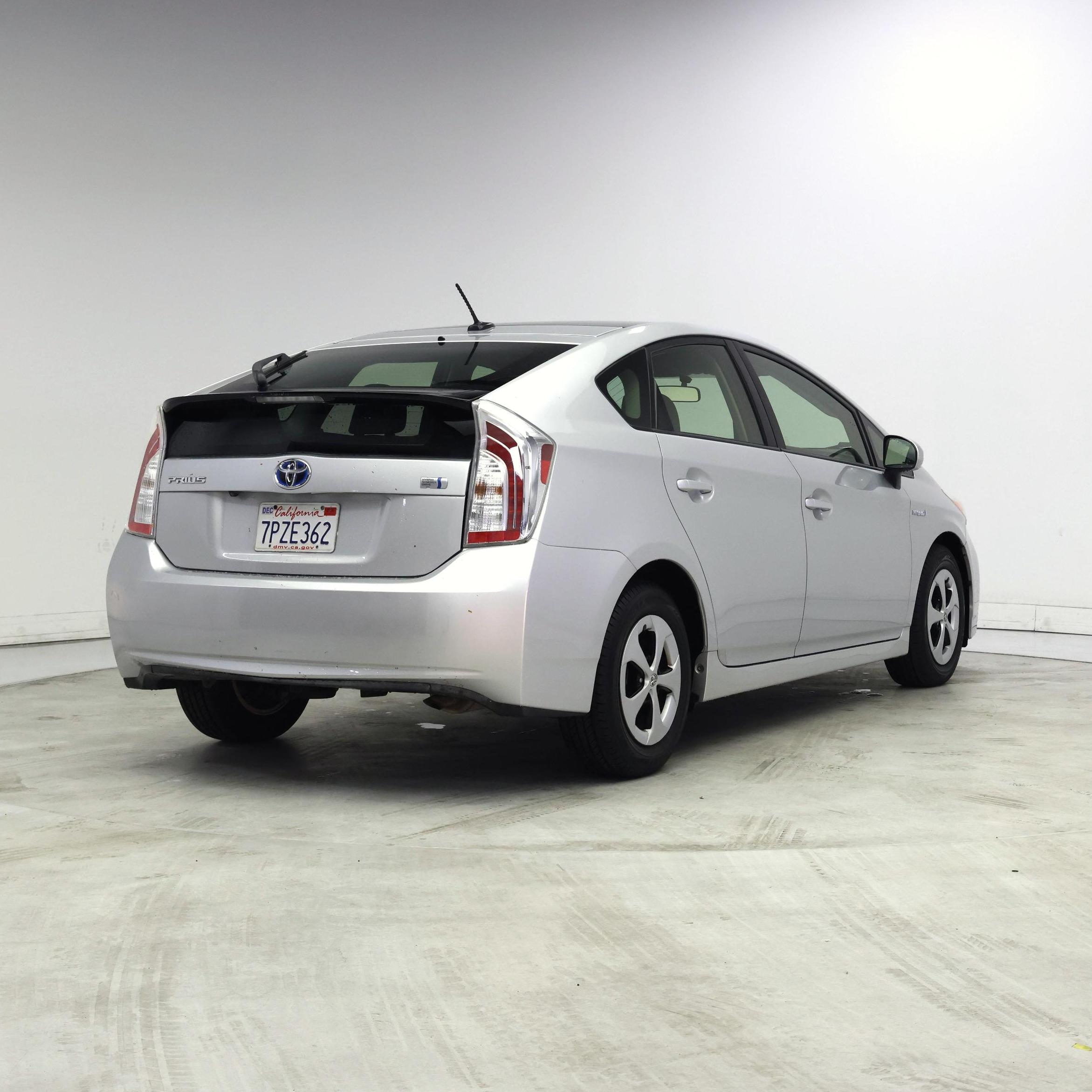 Thumbnail: 2015 Toyota Prius - 8