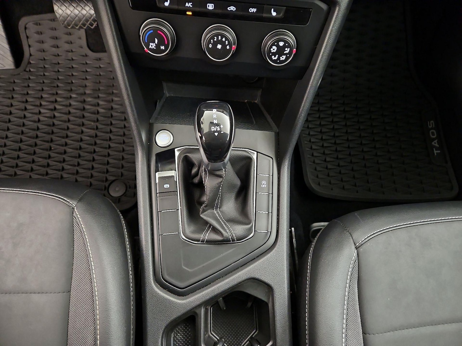 2022 Volkswagen Taos SE - Photo 18
