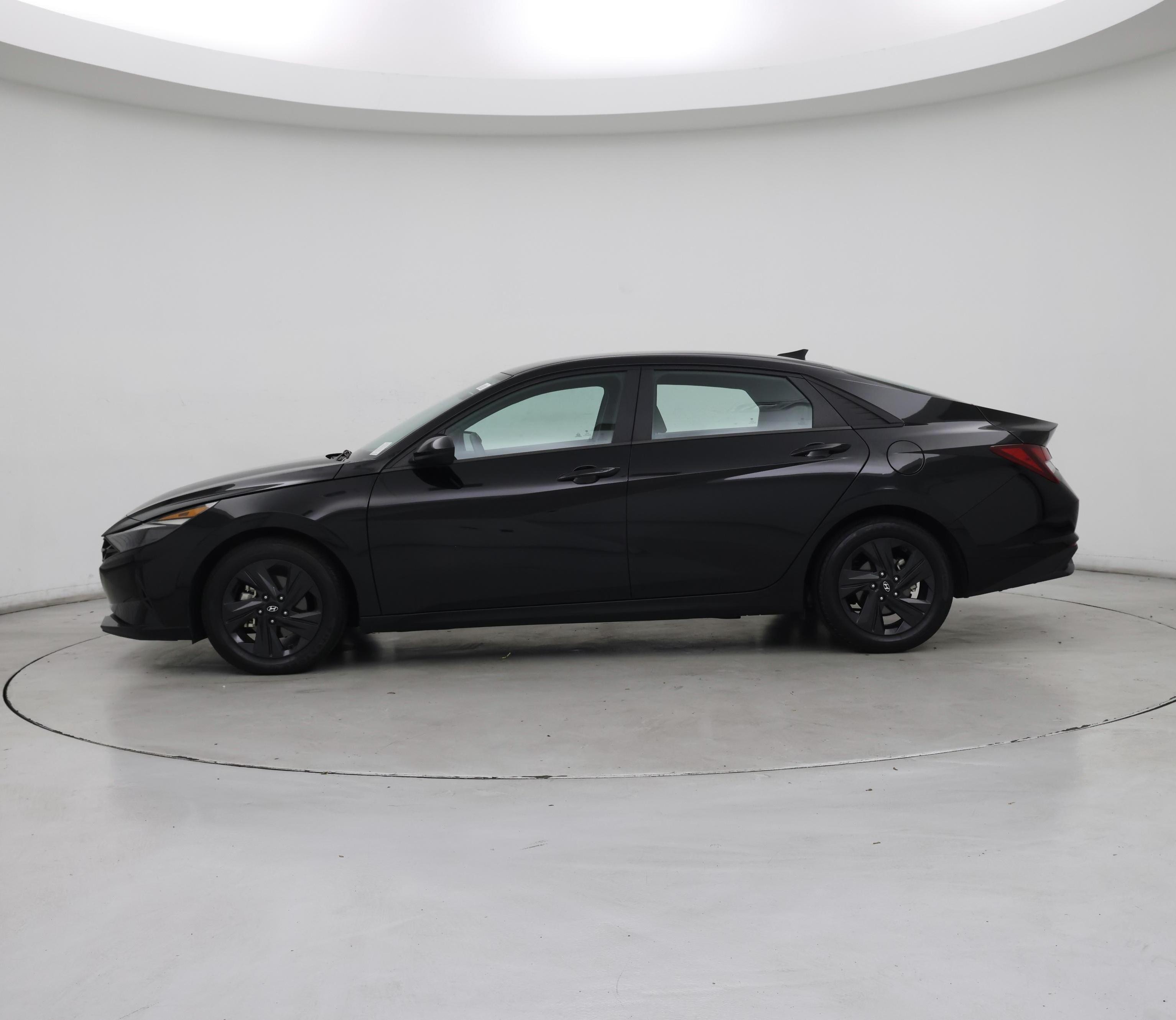 Thumbnail: 2022 Hyundai Elantra - 3