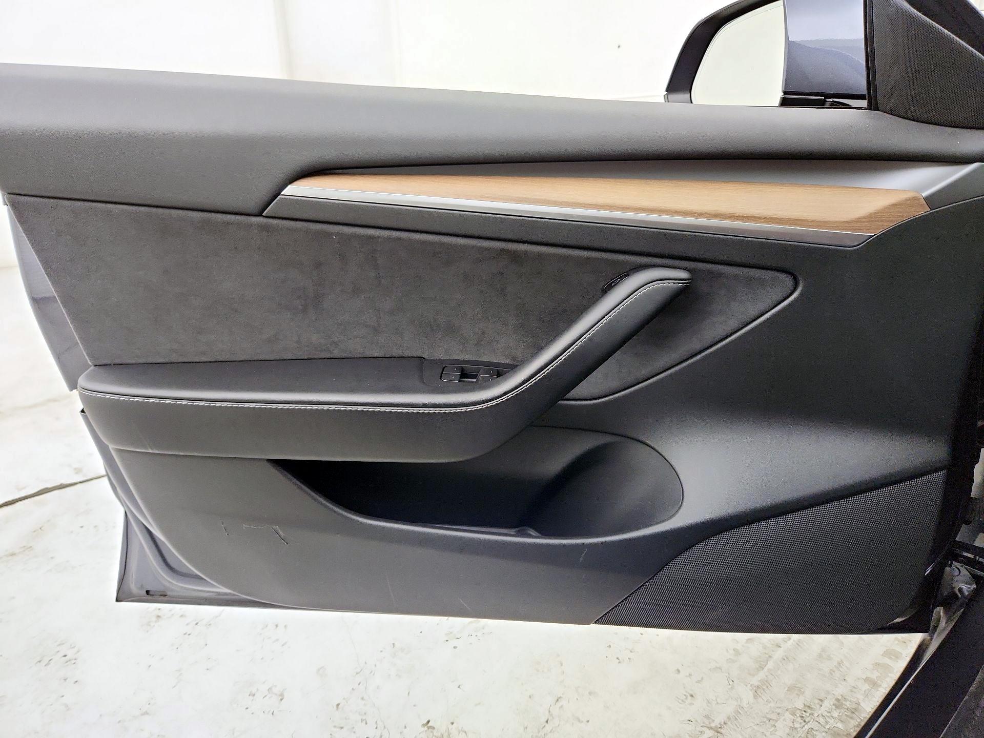 Thumbnail: 2023 Tesla Model 3 - 12