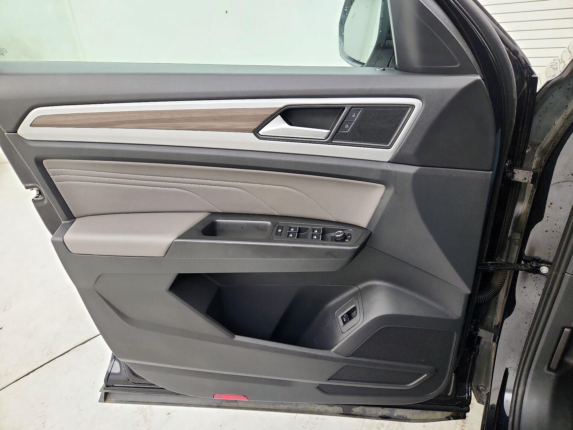Thumbnail: 2023 Volkswagen Atlas - 12