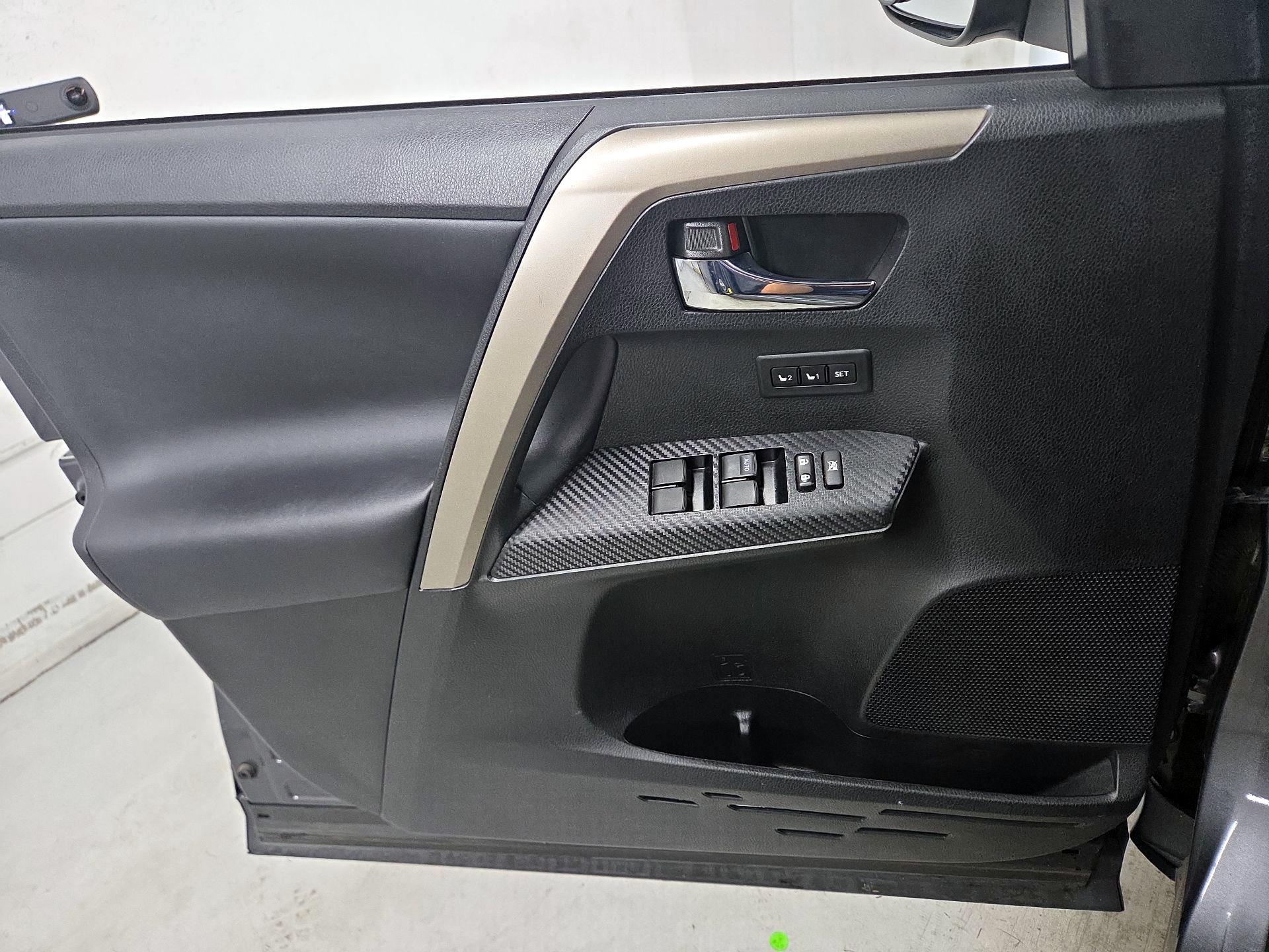 Thumbnail: 2015 Toyota RAV4 - 12