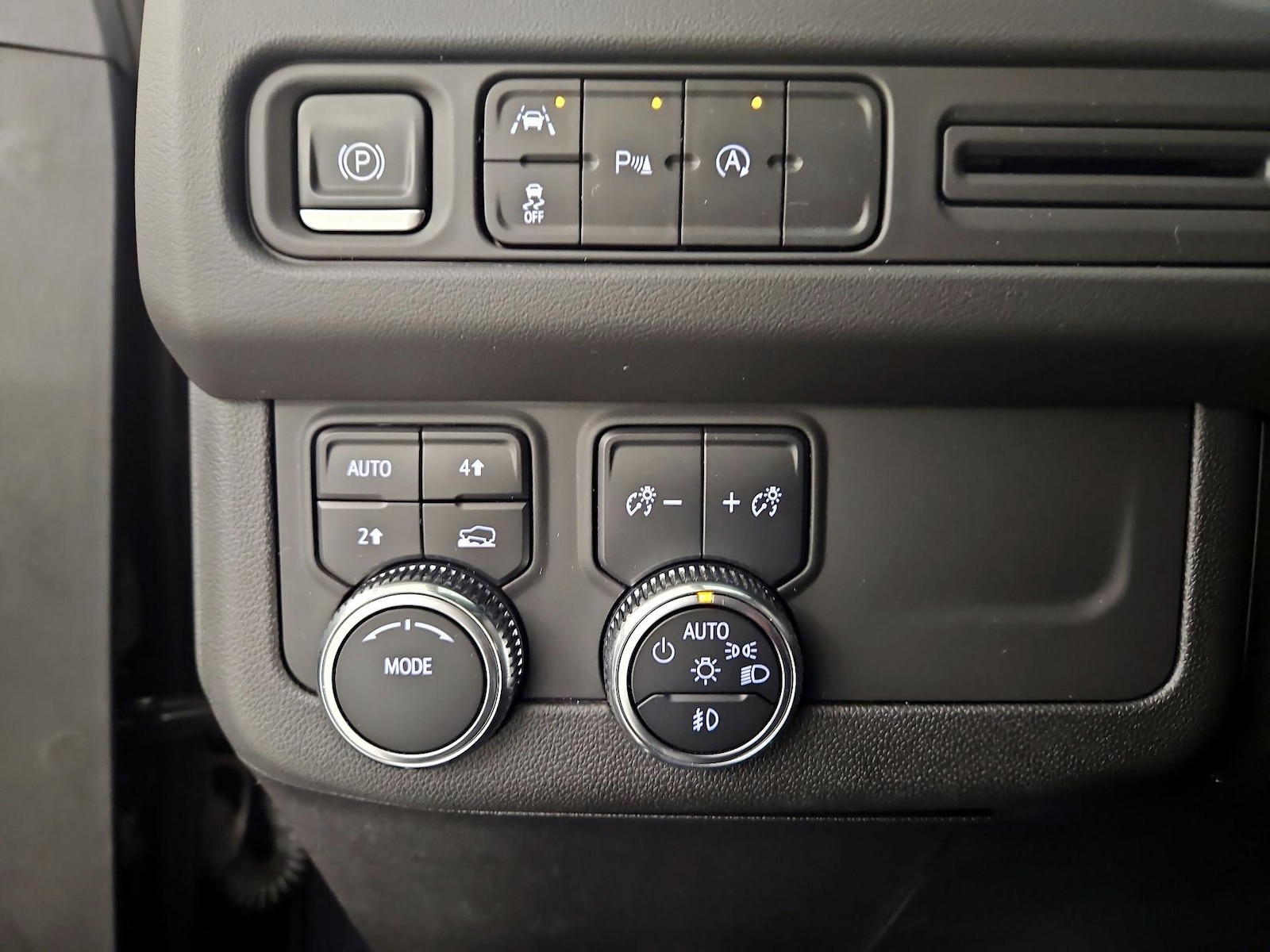 2023 GMC Yukon SLE - Photo 14