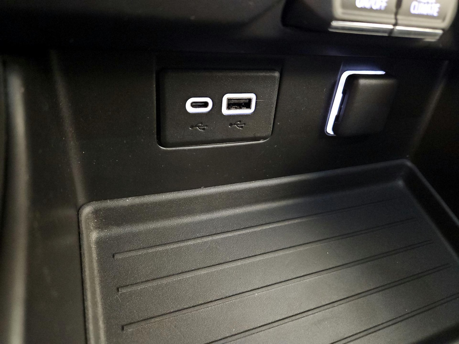 2023 GMC Yukon SLE - Photo 19