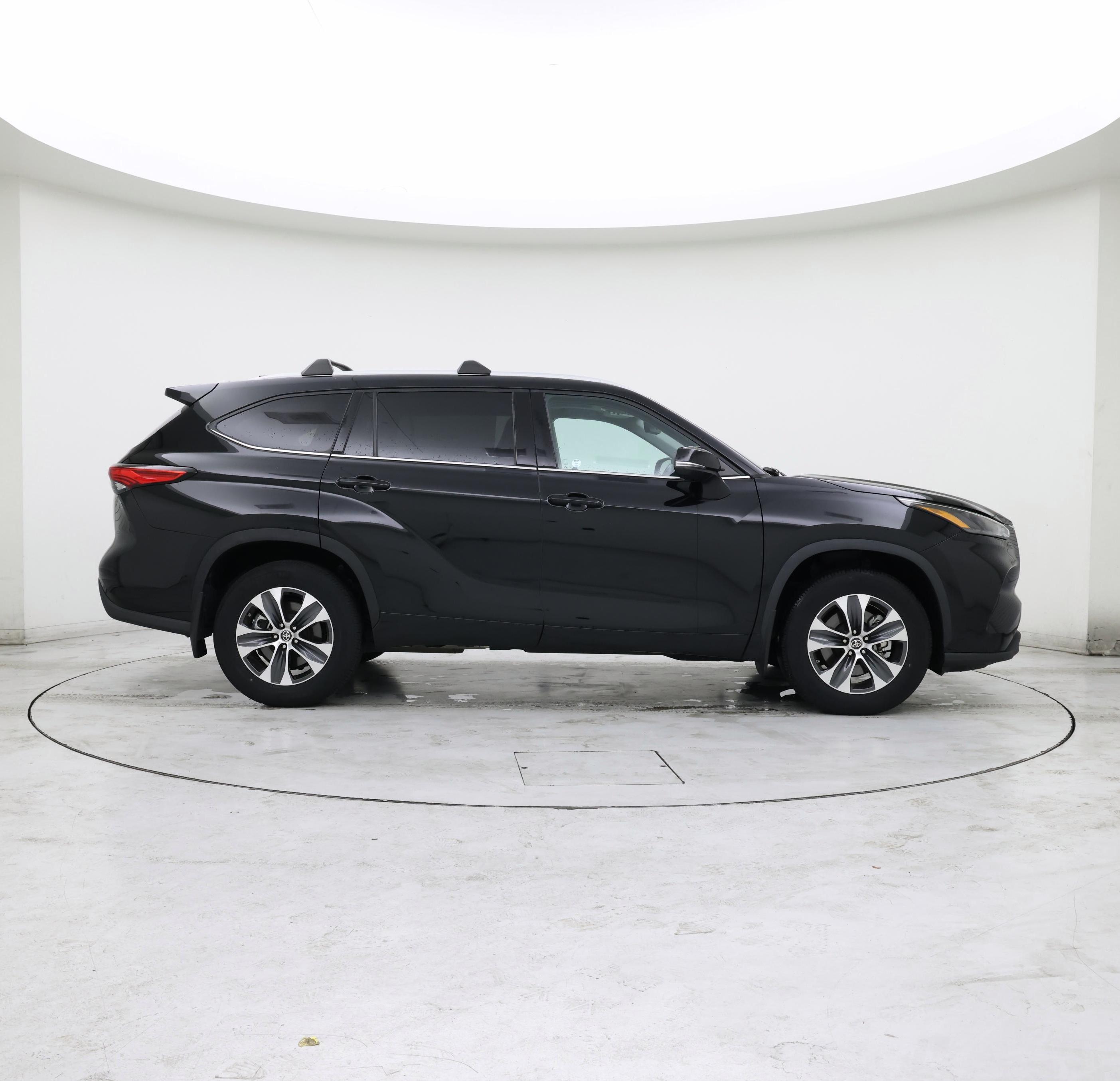 Thumbnail: 2022 Toyota Highlander - 7