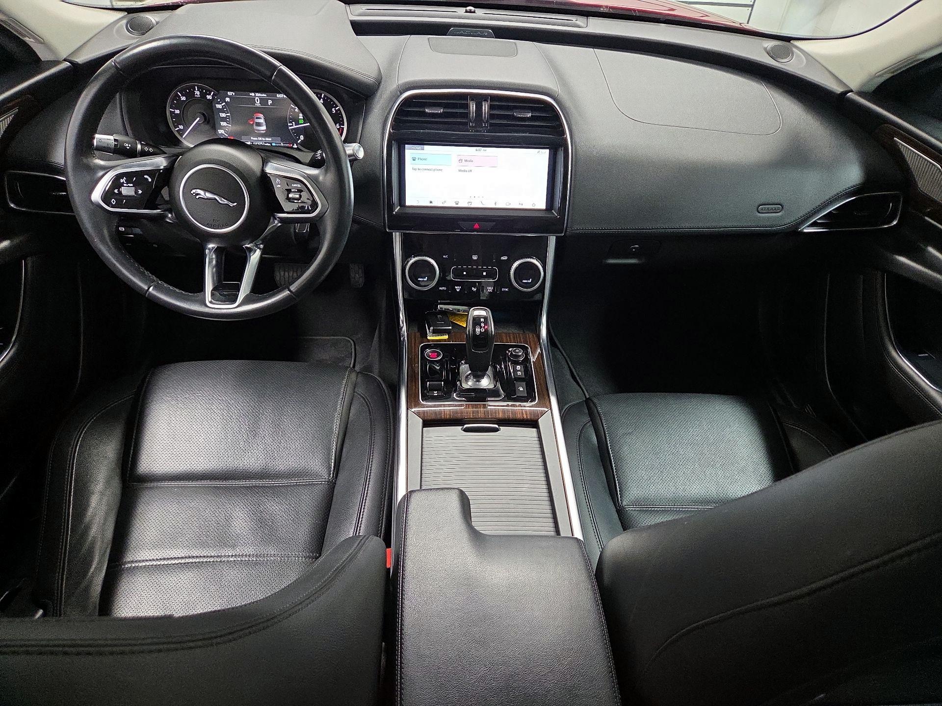 Thumbnail: 2020 Jaguar XE - 9