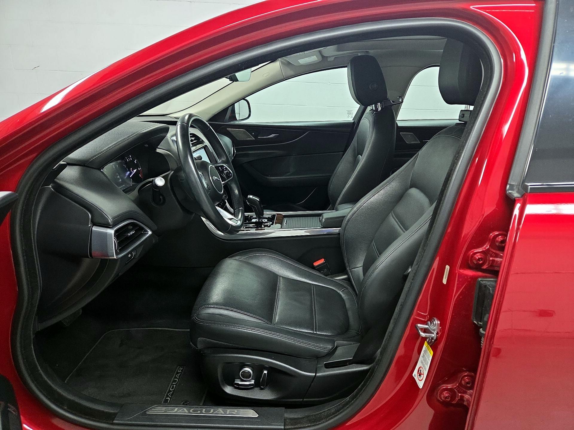 Thumbnail: 2020 Jaguar XE - 11
