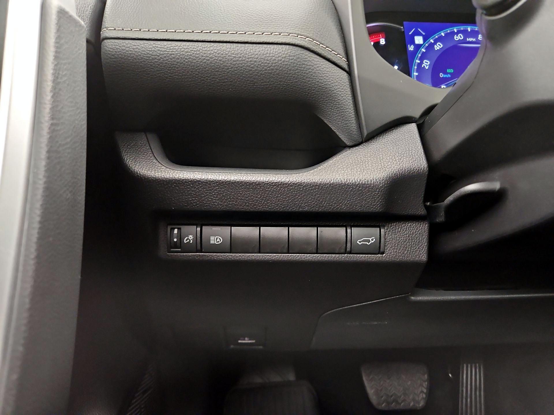 Thumbnail: 2025 Toyota RAV4 - 13