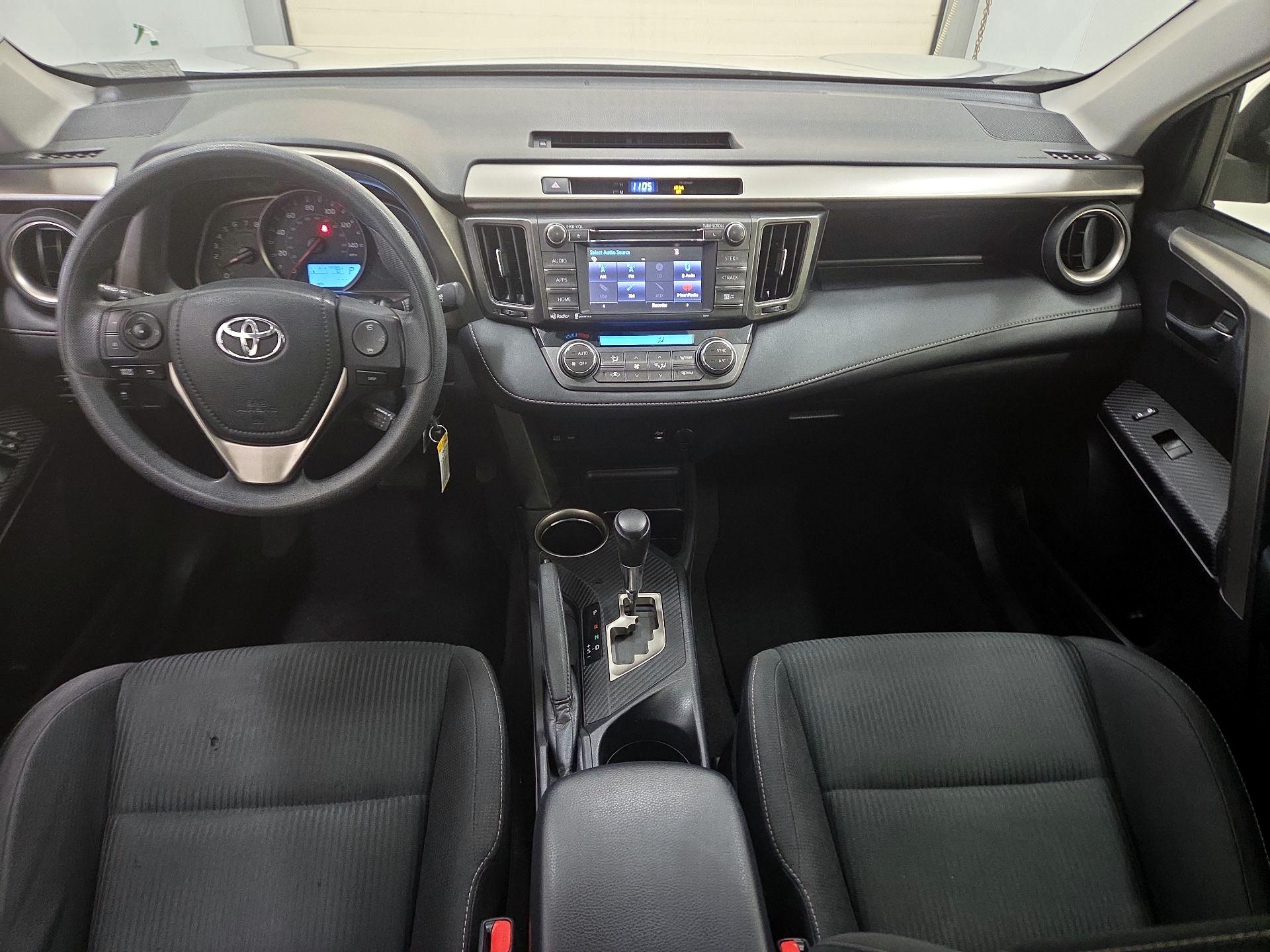 Thumbnail: 2015 Toyota RAV4 - 9