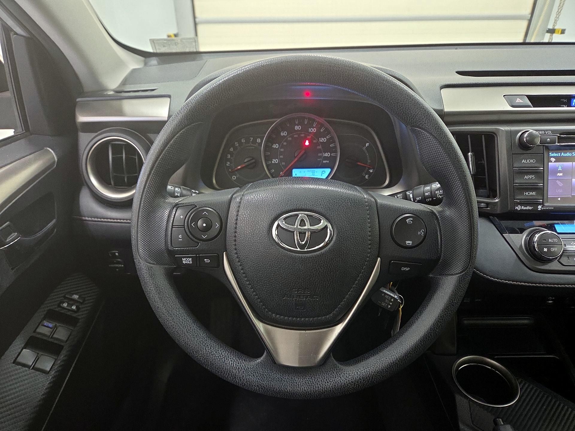 Thumbnail: 2015 Toyota RAV4 - 10
