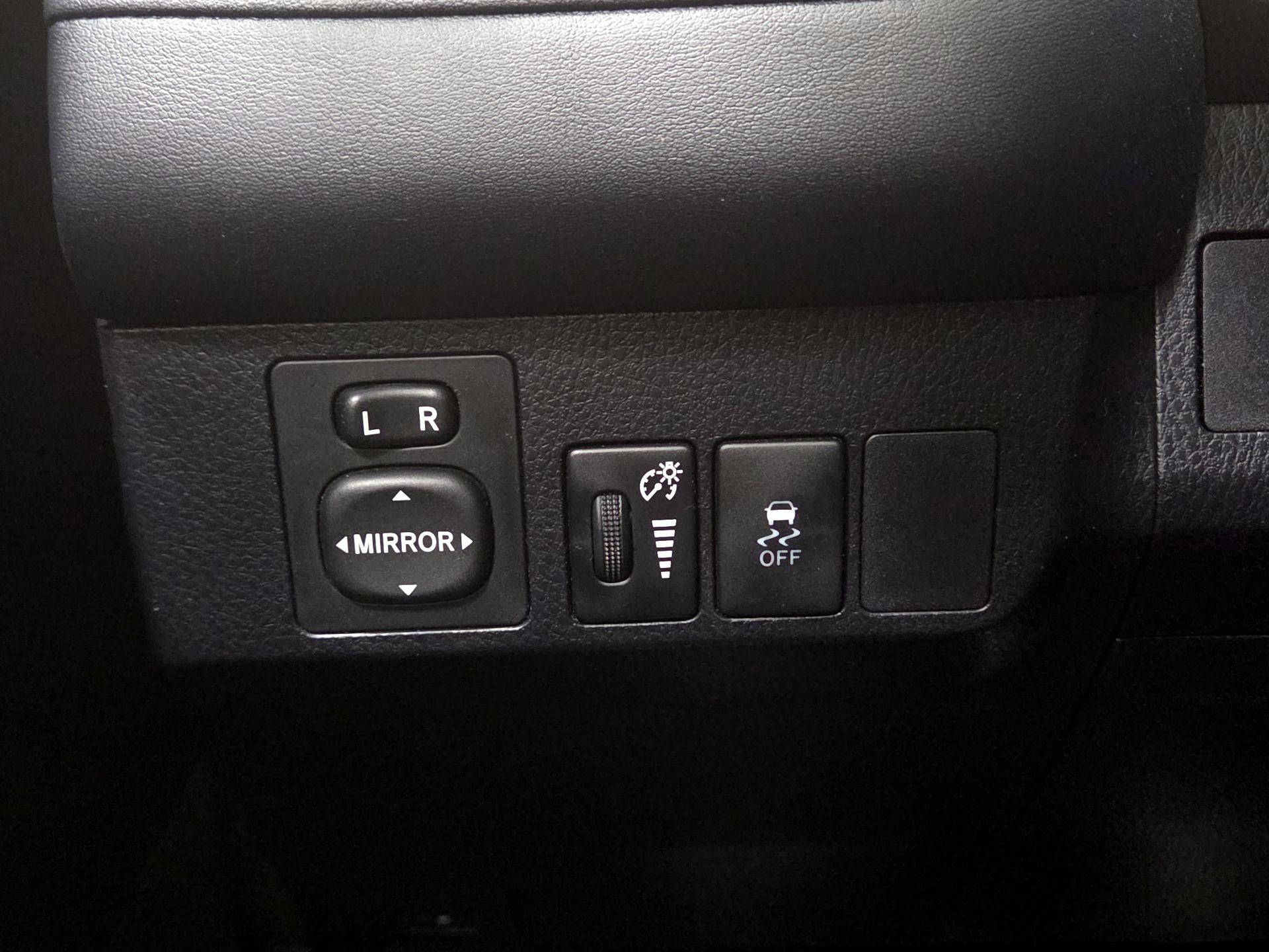 Thumbnail: 2015 Toyota RAV4 - 13