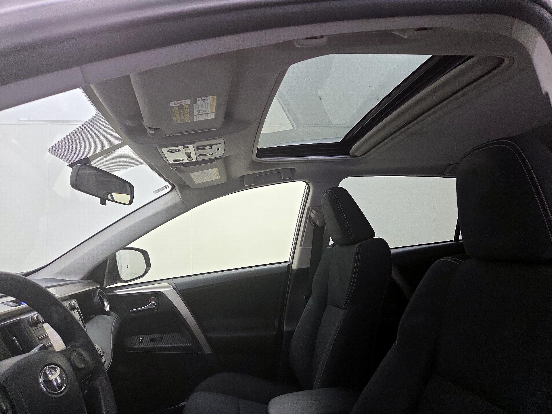Thumbnail: 2015 Toyota RAV4 - 19