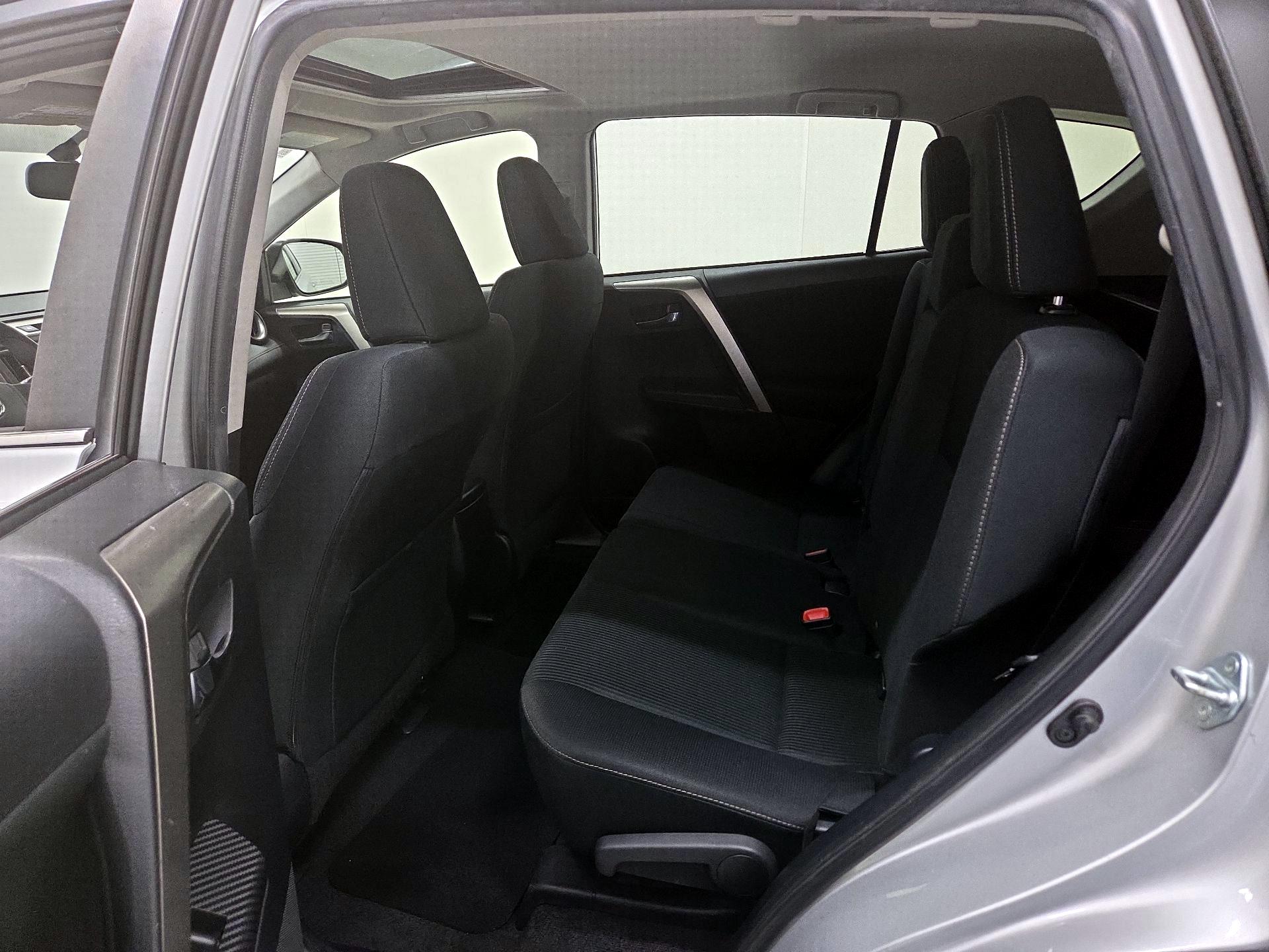 Thumbnail: 2015 Toyota RAV4 - 20