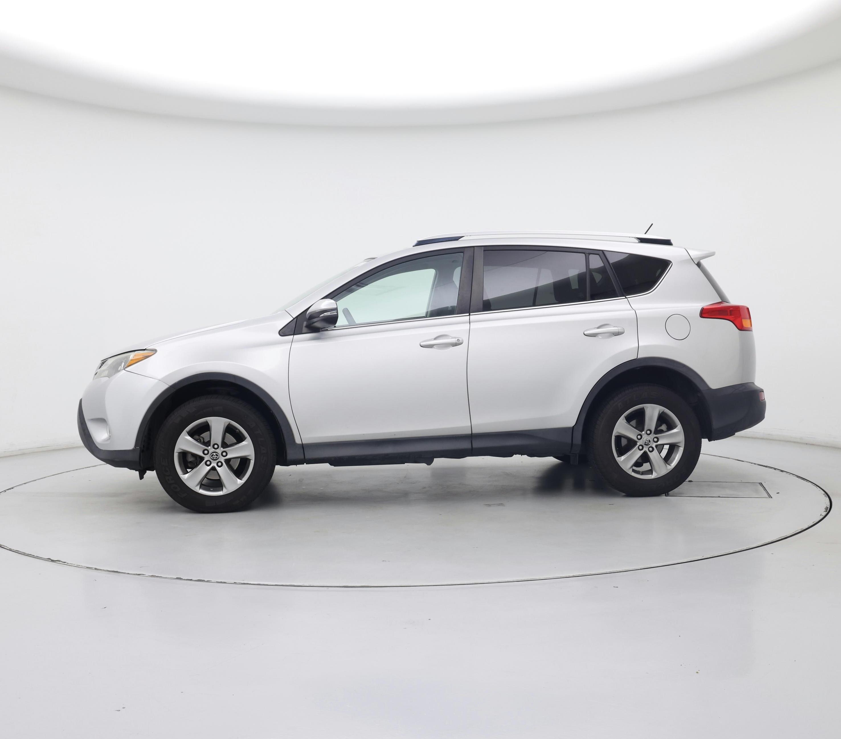 Thumbnail: 2015 Toyota RAV4 - 3