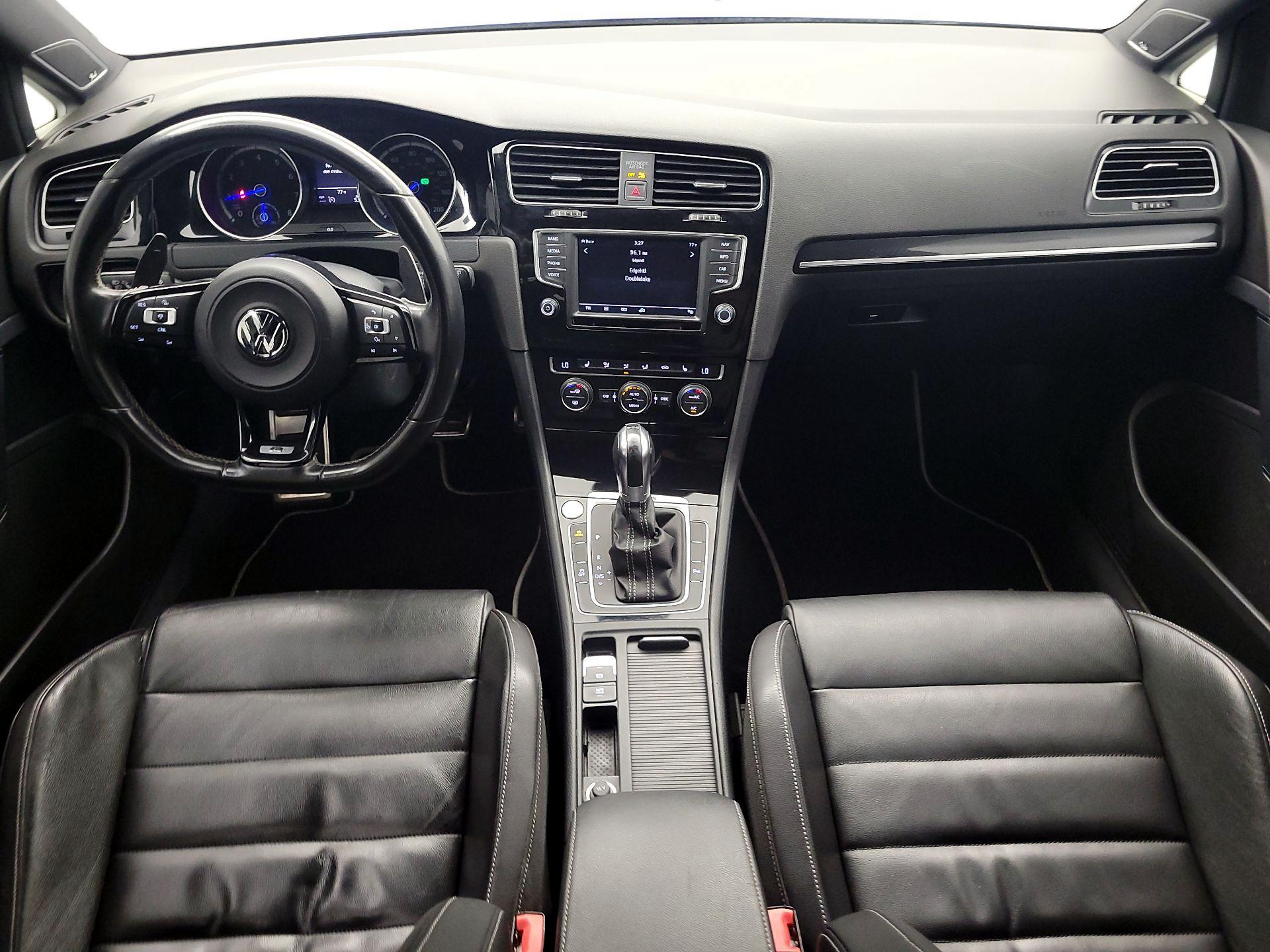 Thumbnail: 2016 Volkswagen Golf - 9