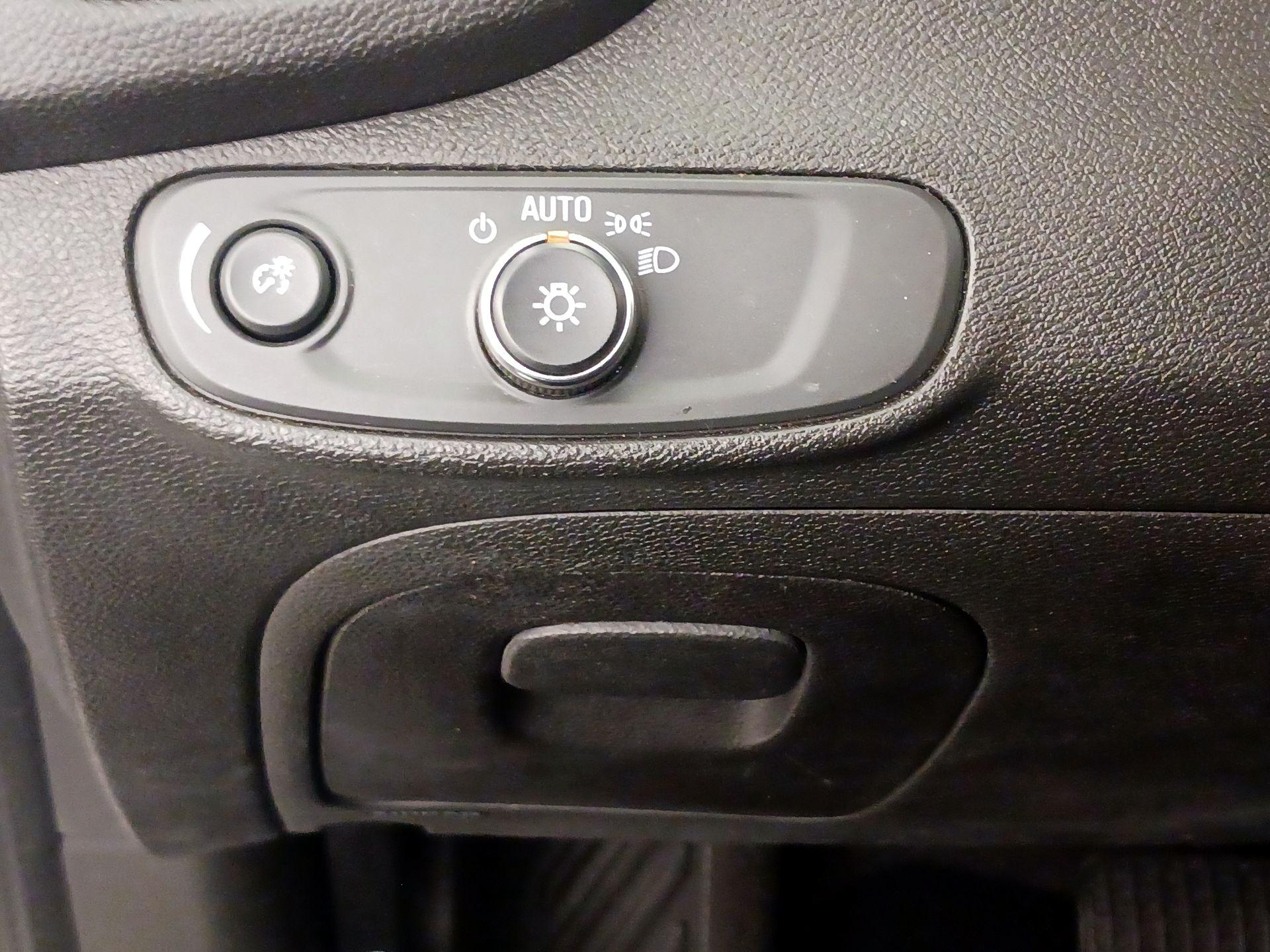 Thumbnail: 2018 Chevrolet Trax - 13