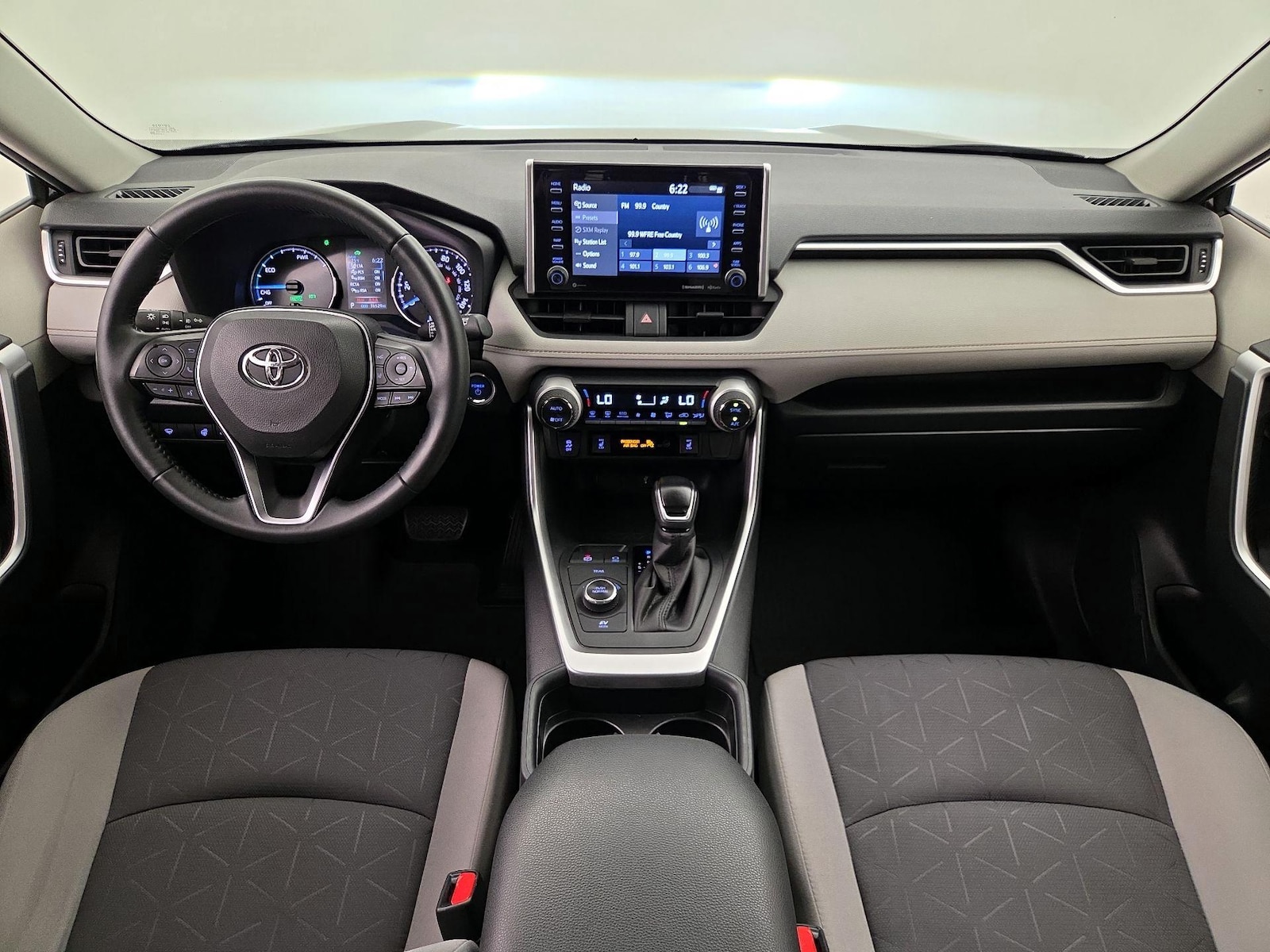 2021 Toyota RAV4 XLE - Photo 10