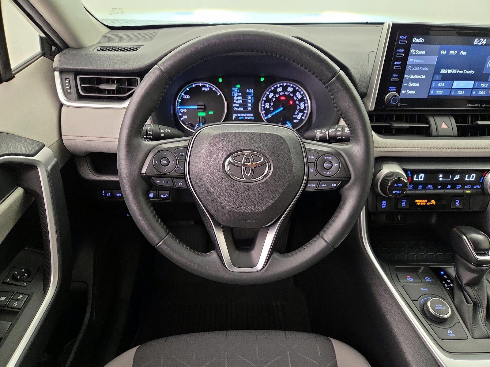 2021 Toyota RAV4 XLE - Photo 11