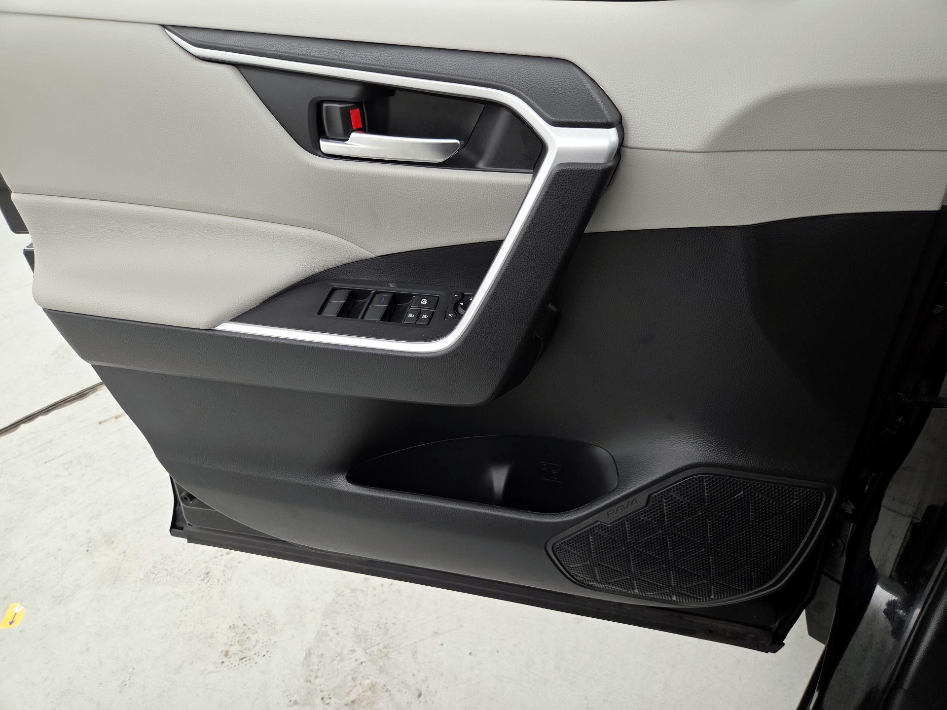 Thumbnail: 2021 Toyota RAV4 - 12
