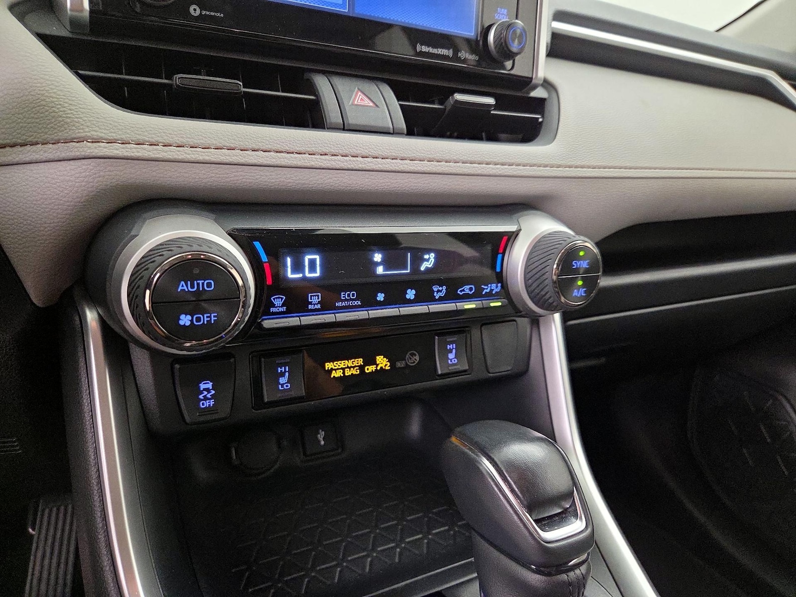 2021 Toyota RAV4 XLE - Photo 17