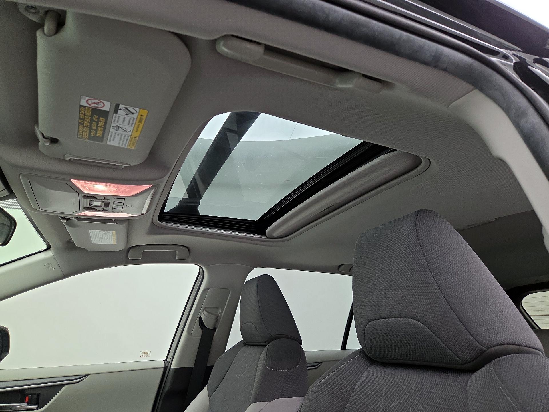 Thumbnail: 2021 Toyota RAV4 - 19