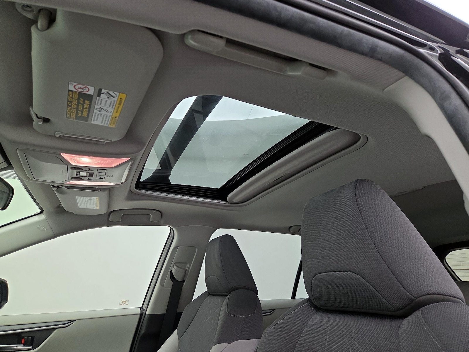 2021 Toyota RAV4 XLE - Photo 20