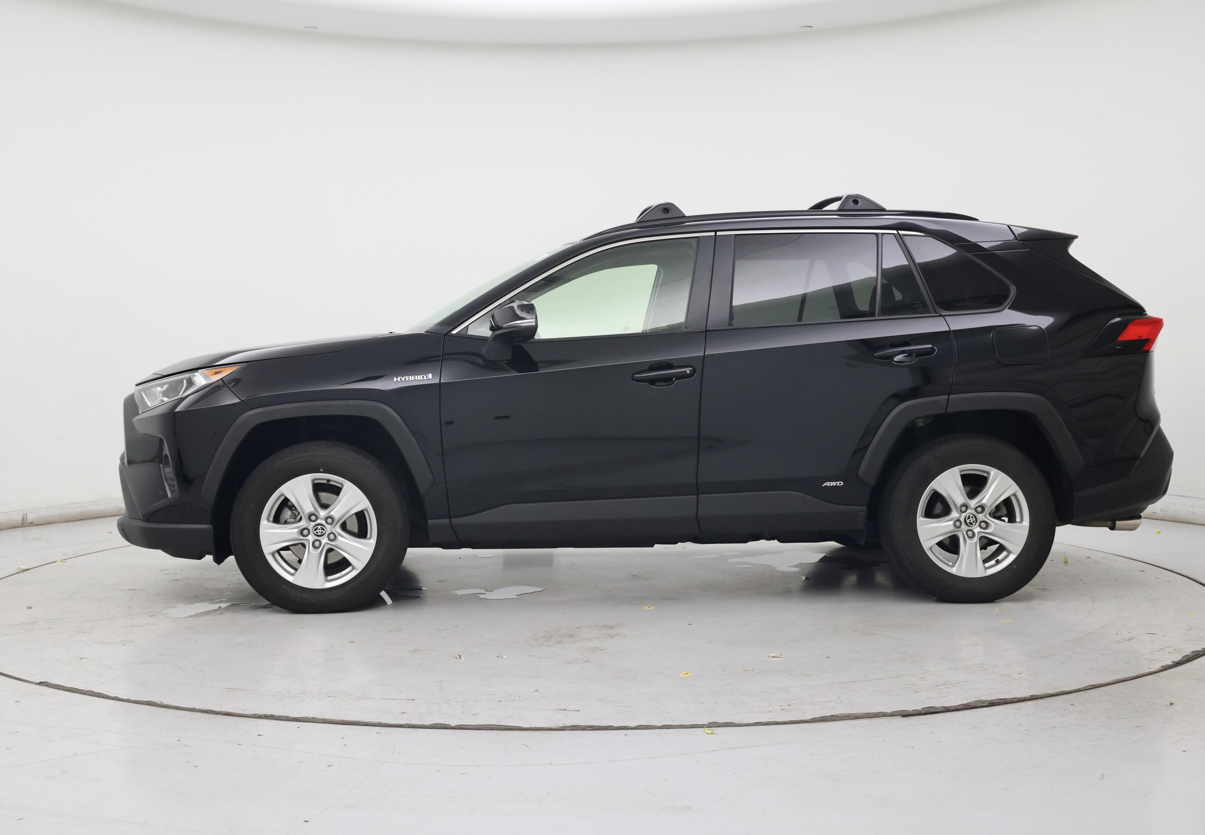Thumbnail: 2021 Toyota RAV4 - 3