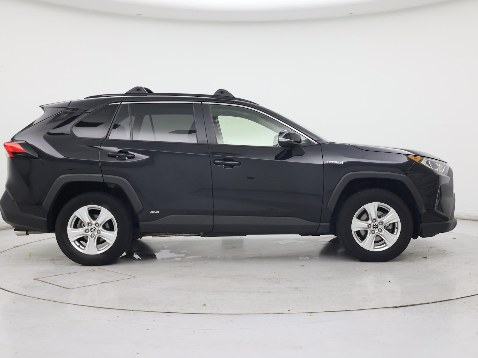 2021 Toyota RAV4 XLE - Photo 8