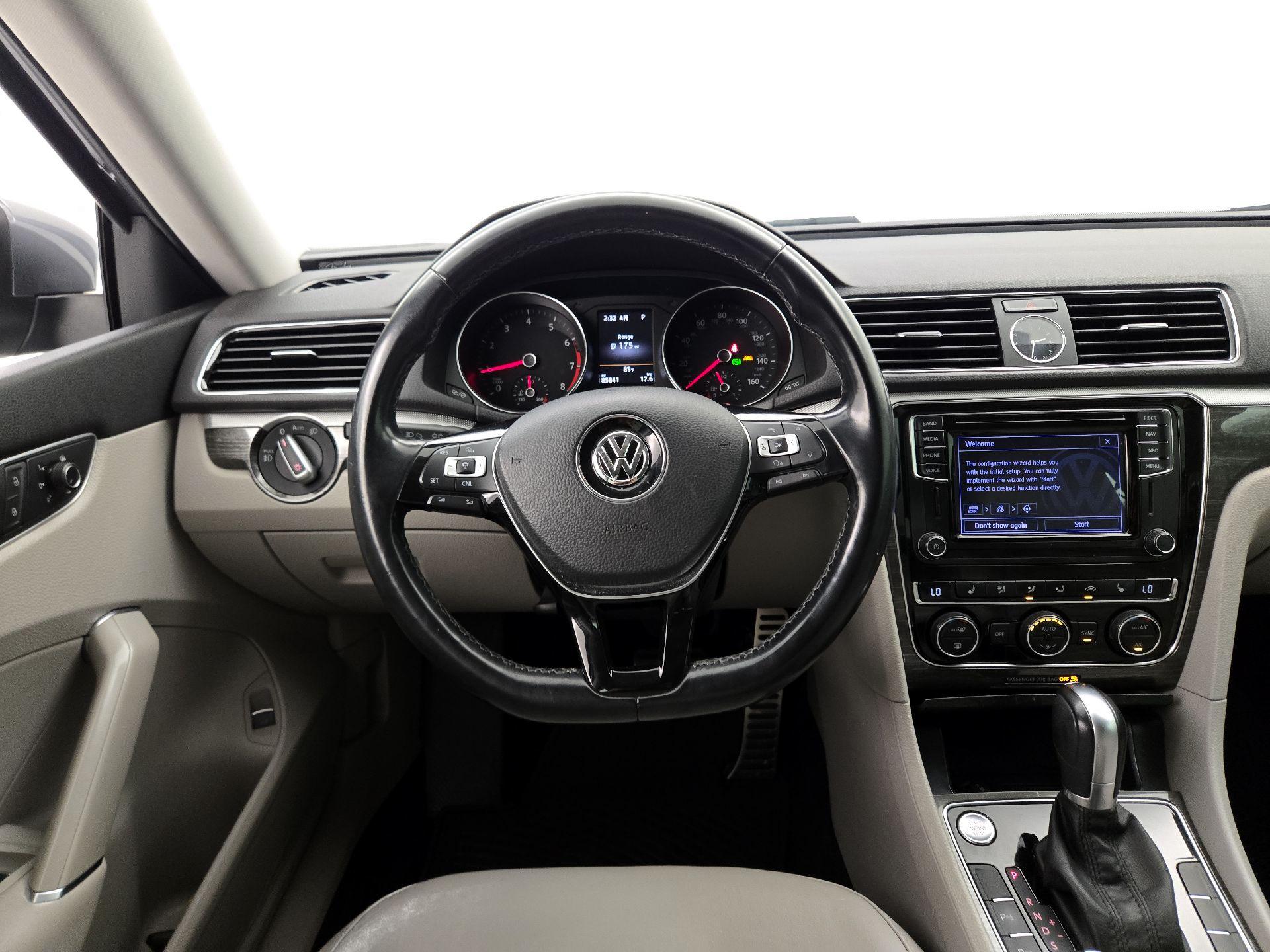 Thumbnail: 2017 Volkswagen Passat - 10