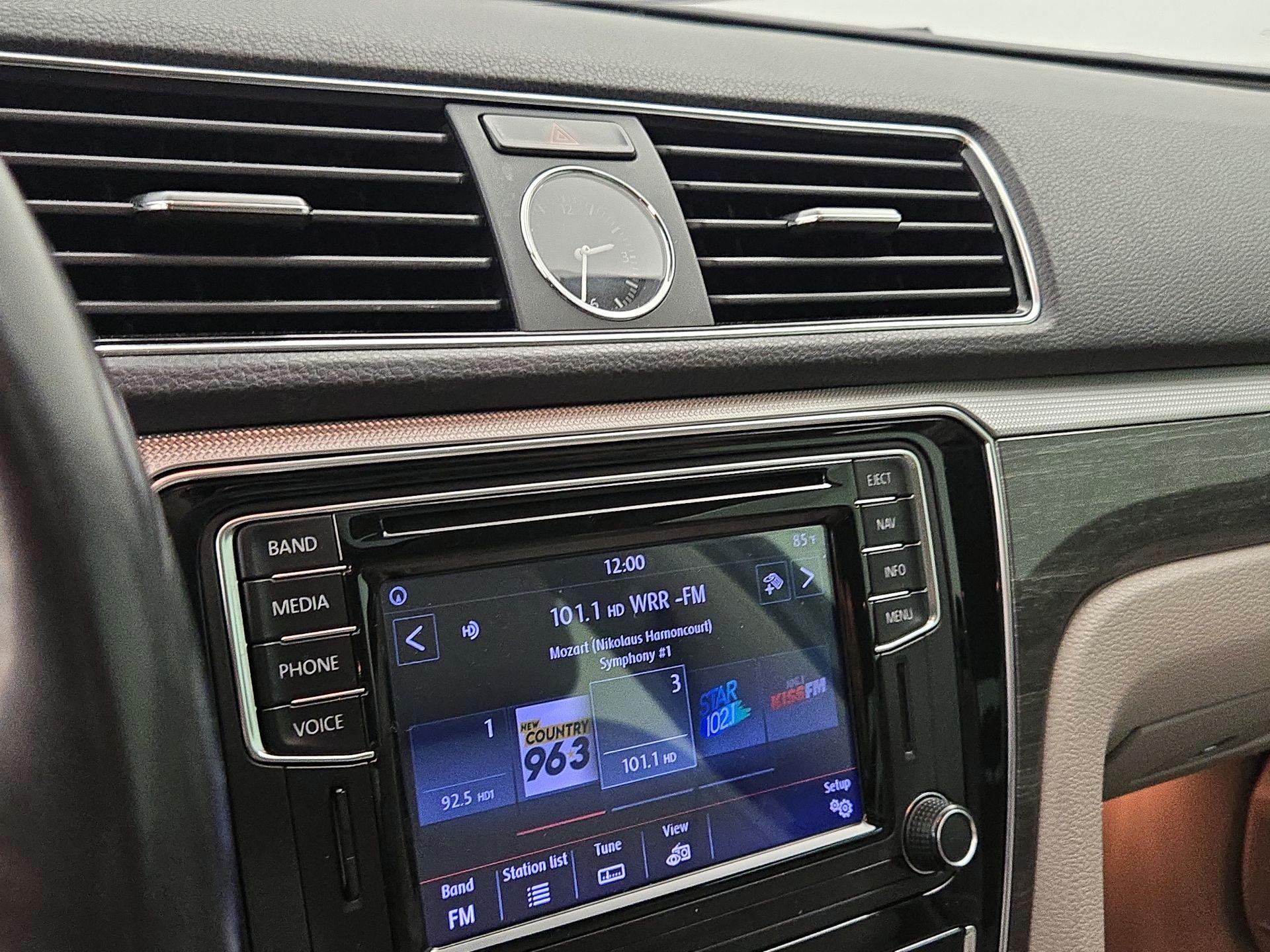 Thumbnail: 2017 Volkswagen Passat - 16
