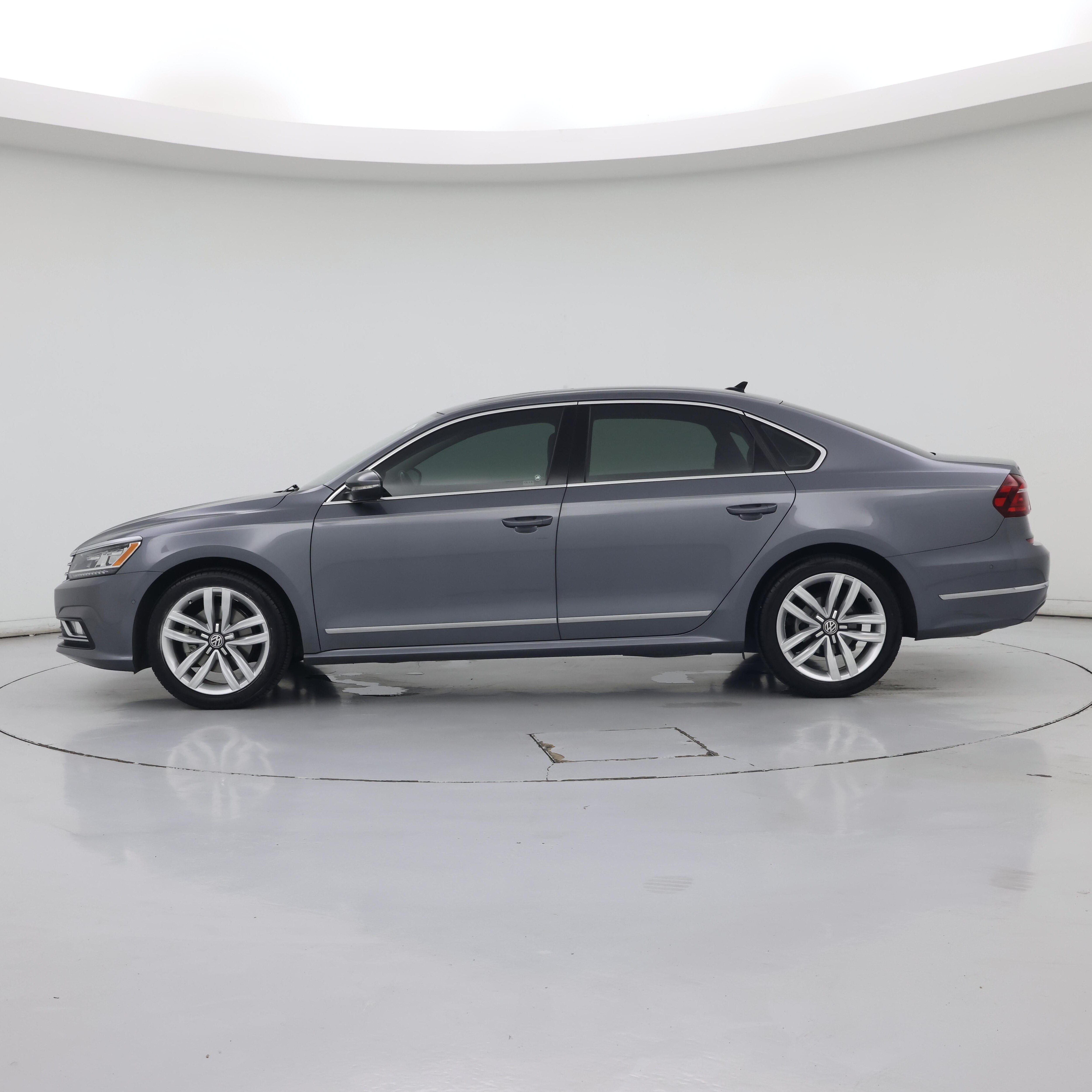 Thumbnail: 2017 Volkswagen Passat - 3