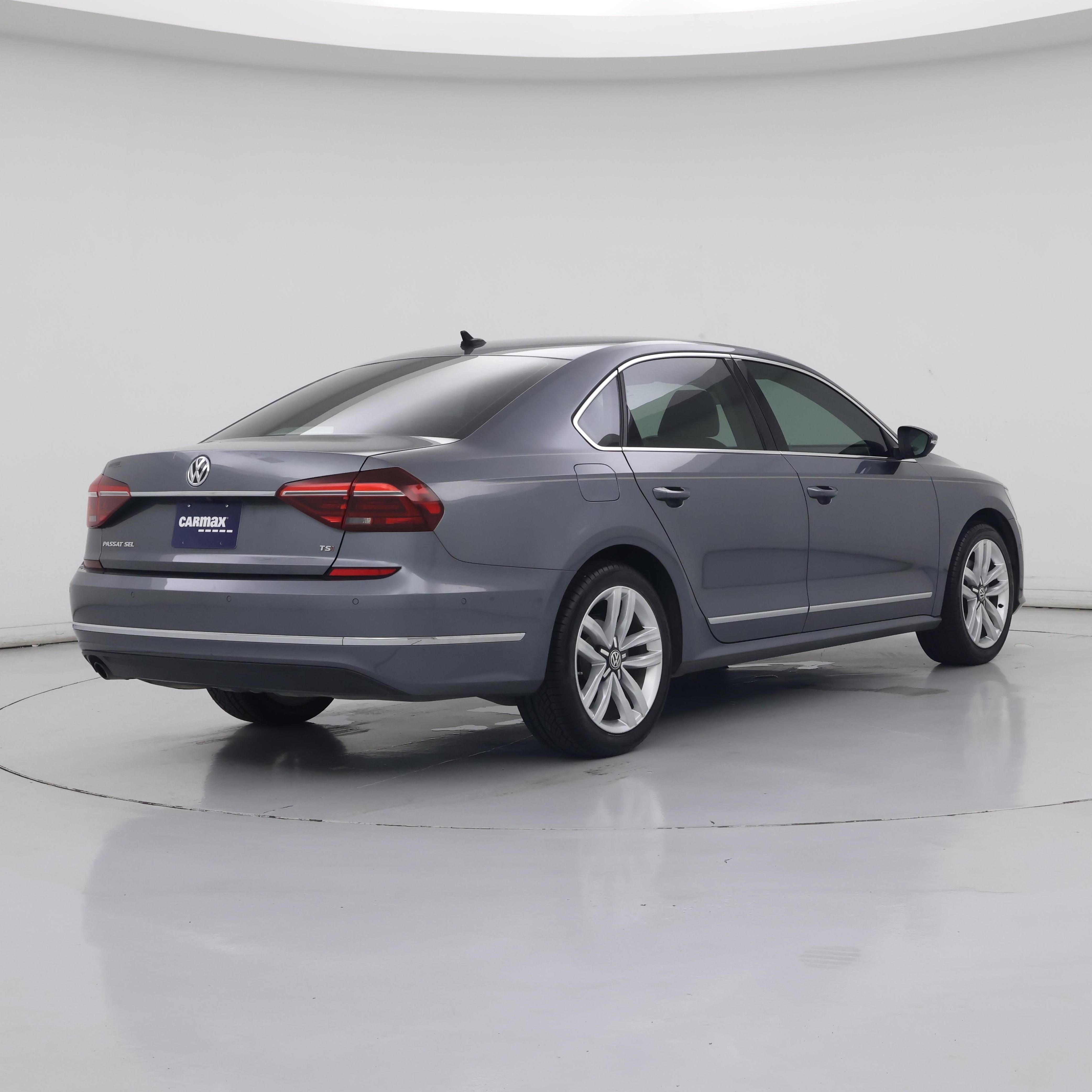Thumbnail: 2017 Volkswagen Passat - 8