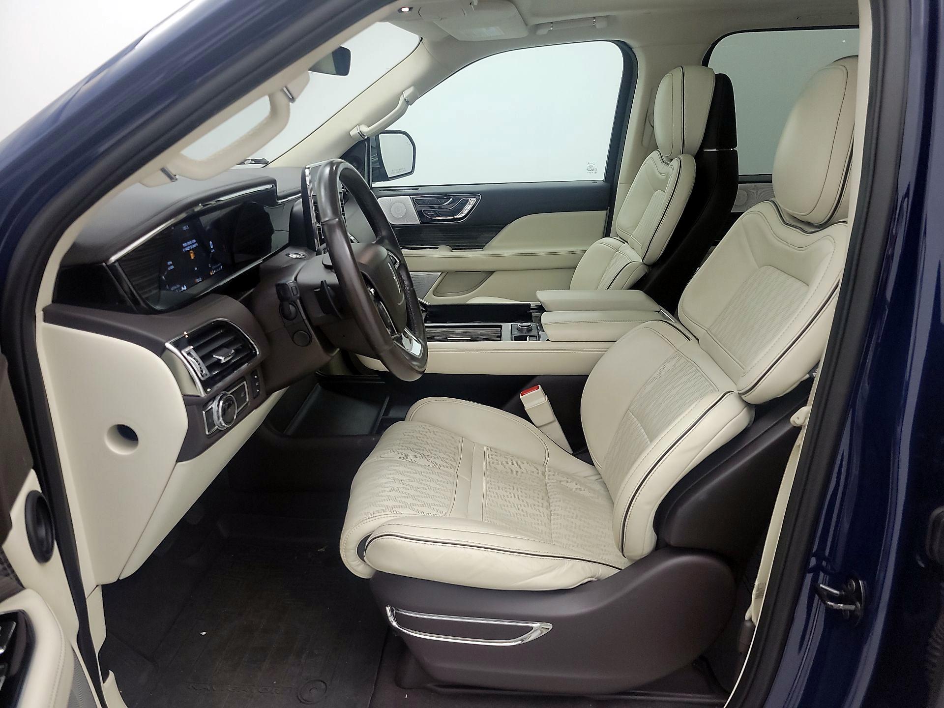 Thumbnail: 2020 Lincoln Navigator - 11
