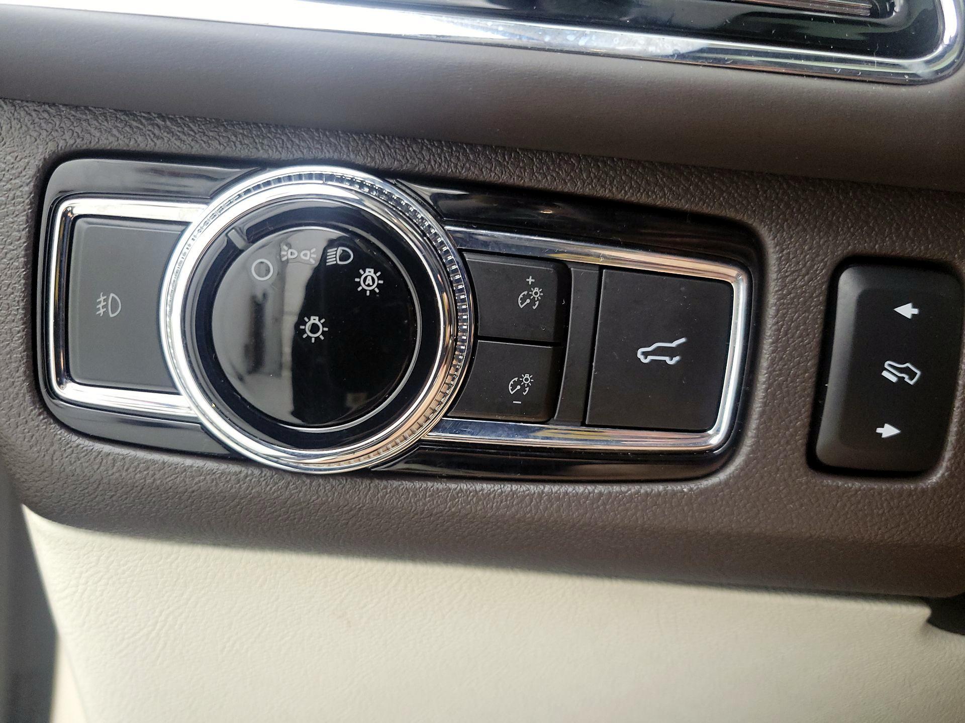 Thumbnail: 2020 Lincoln Navigator - 13