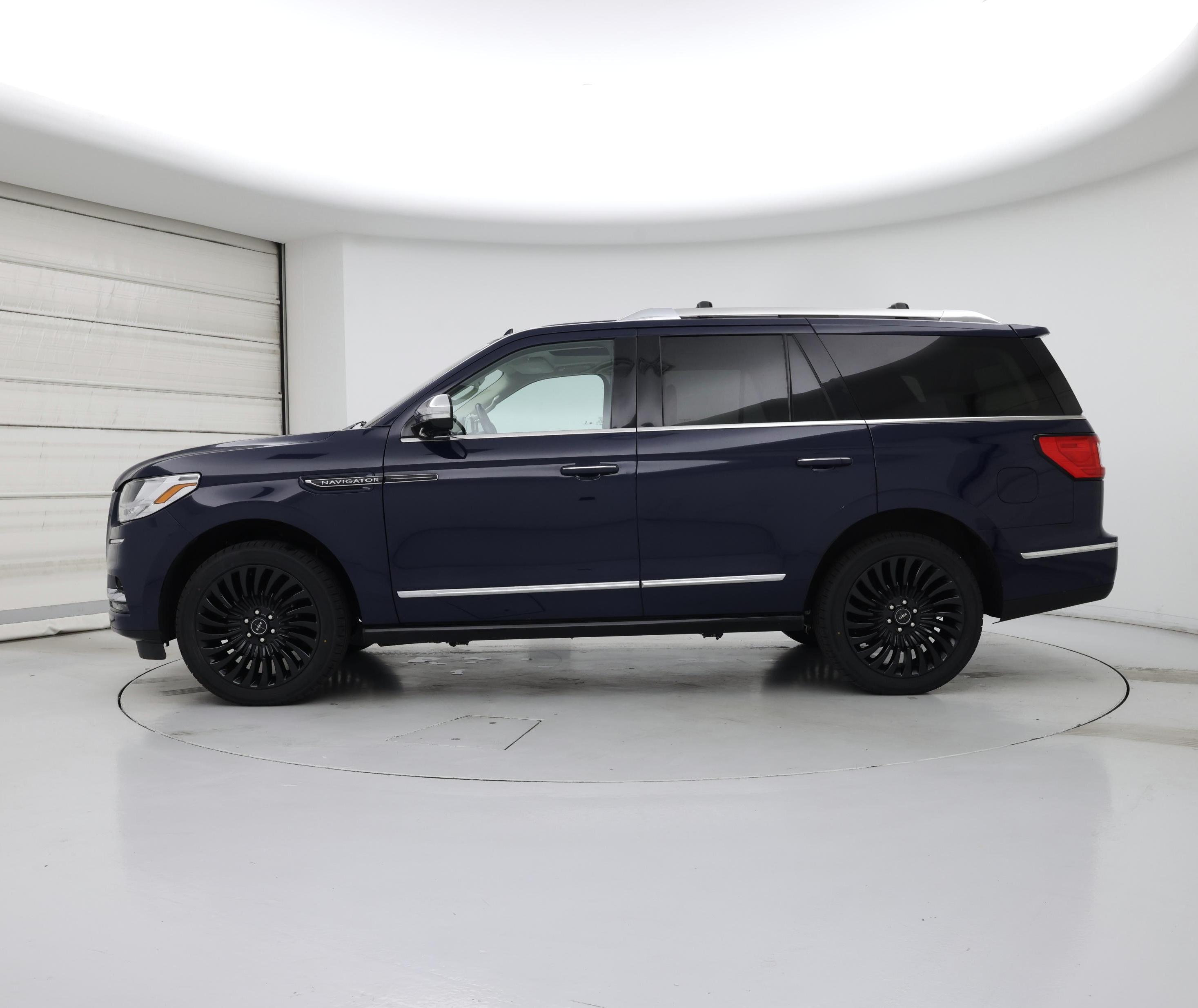 Thumbnail: 2020 Lincoln Navigator - 3