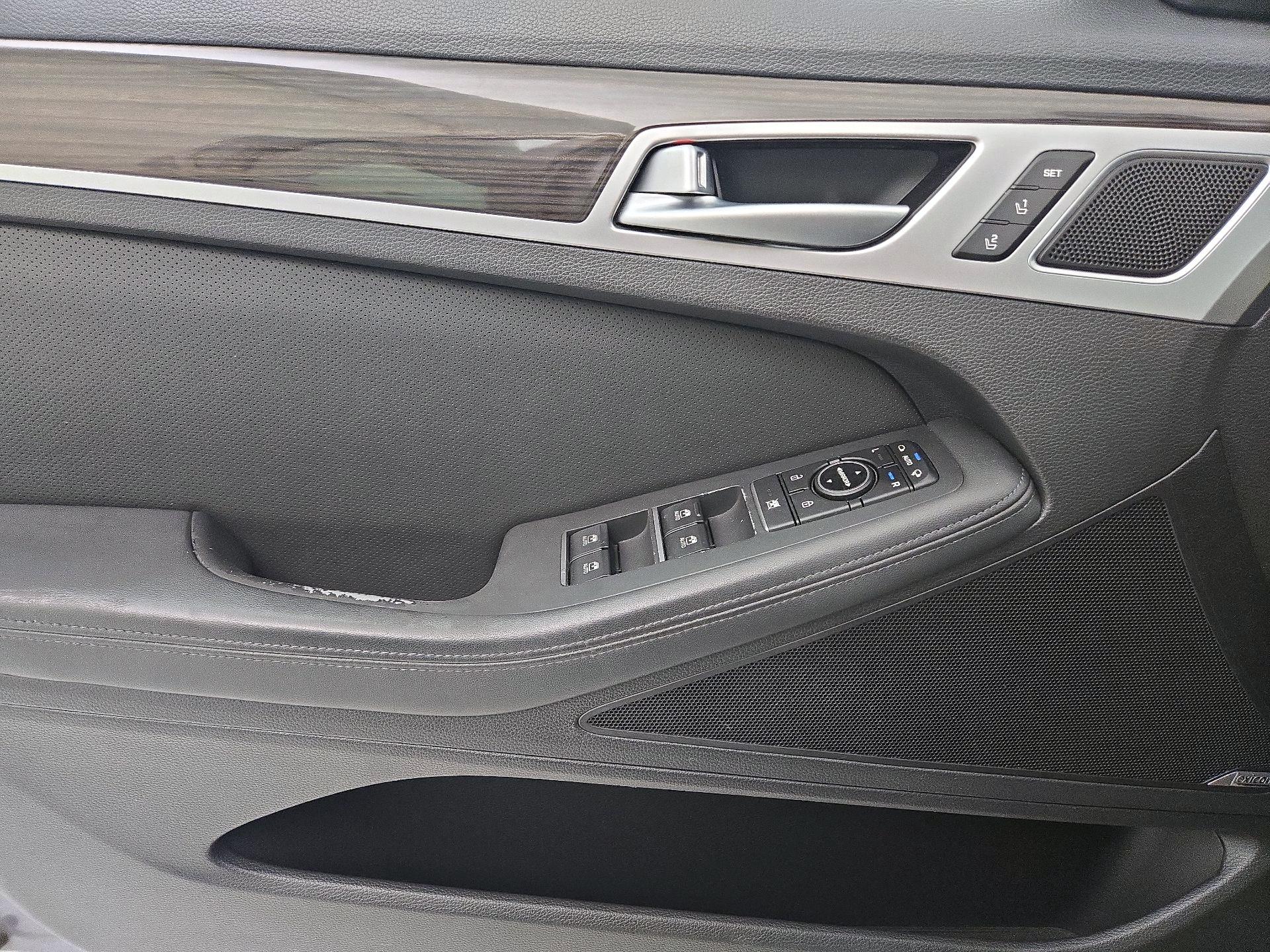 Thumbnail: 2015 Hyundai Genesis - 12