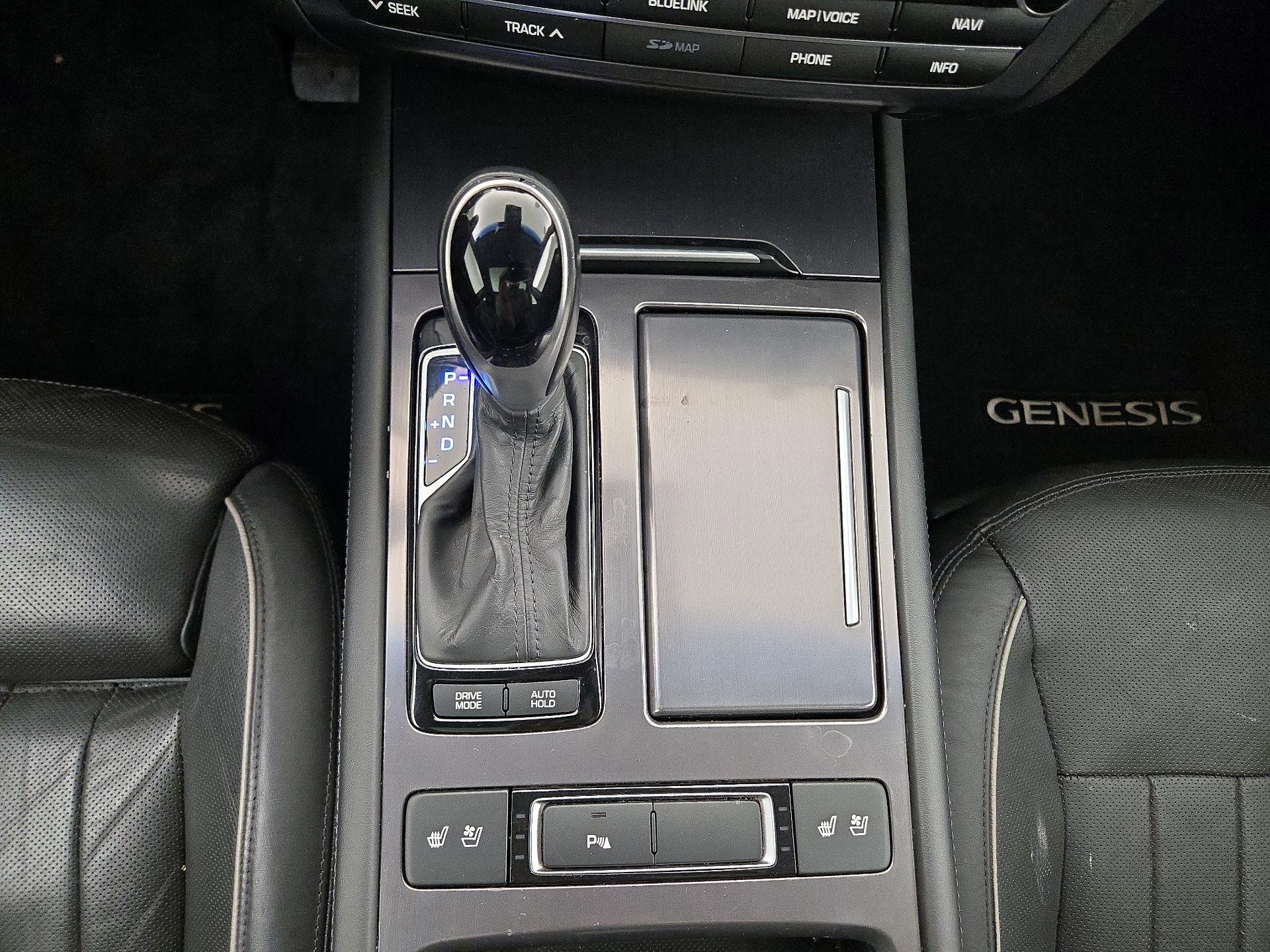 Thumbnail: 2015 Hyundai Genesis - 18
