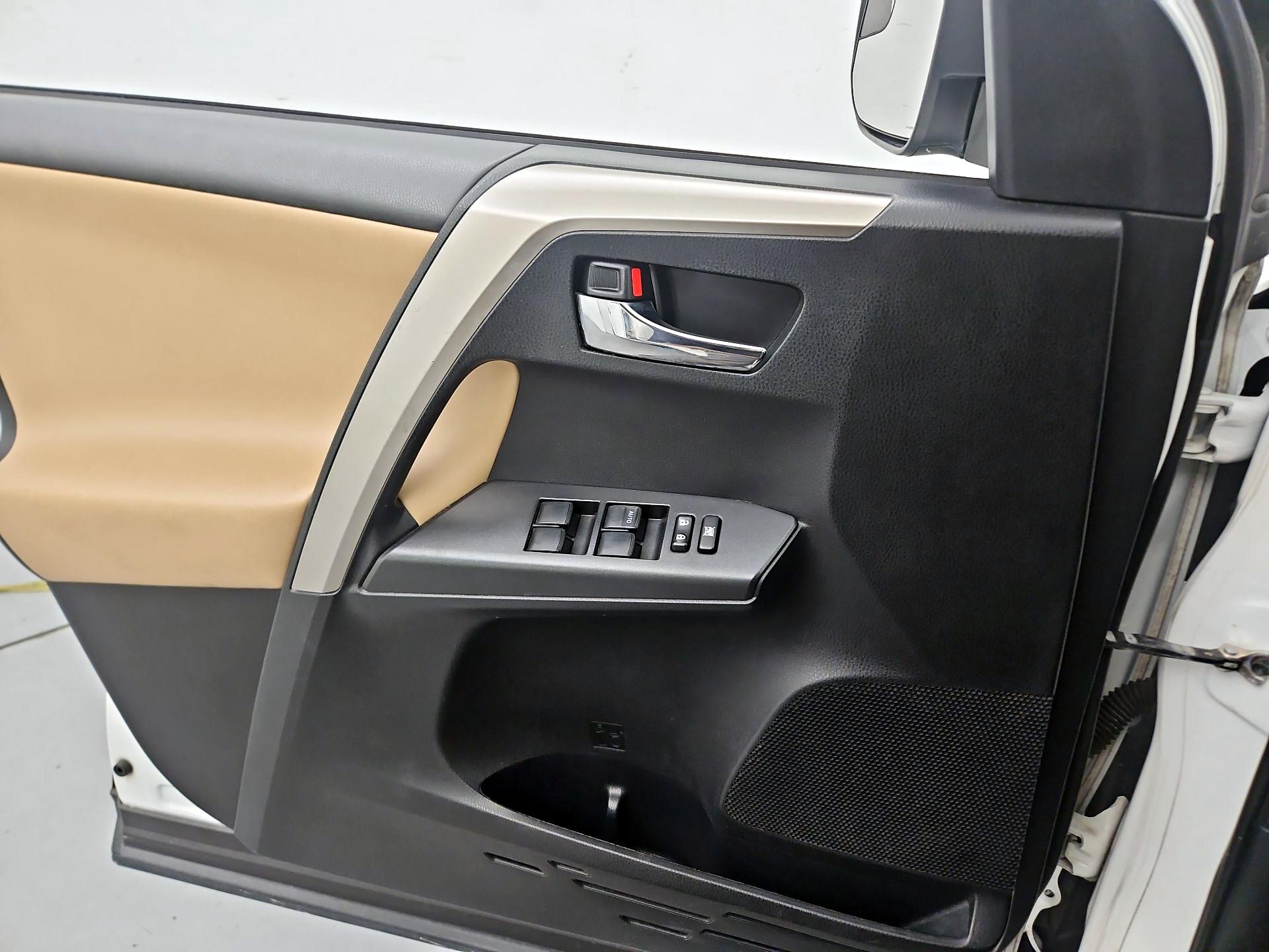 Thumbnail: 2017 Toyota RAV4 - 12