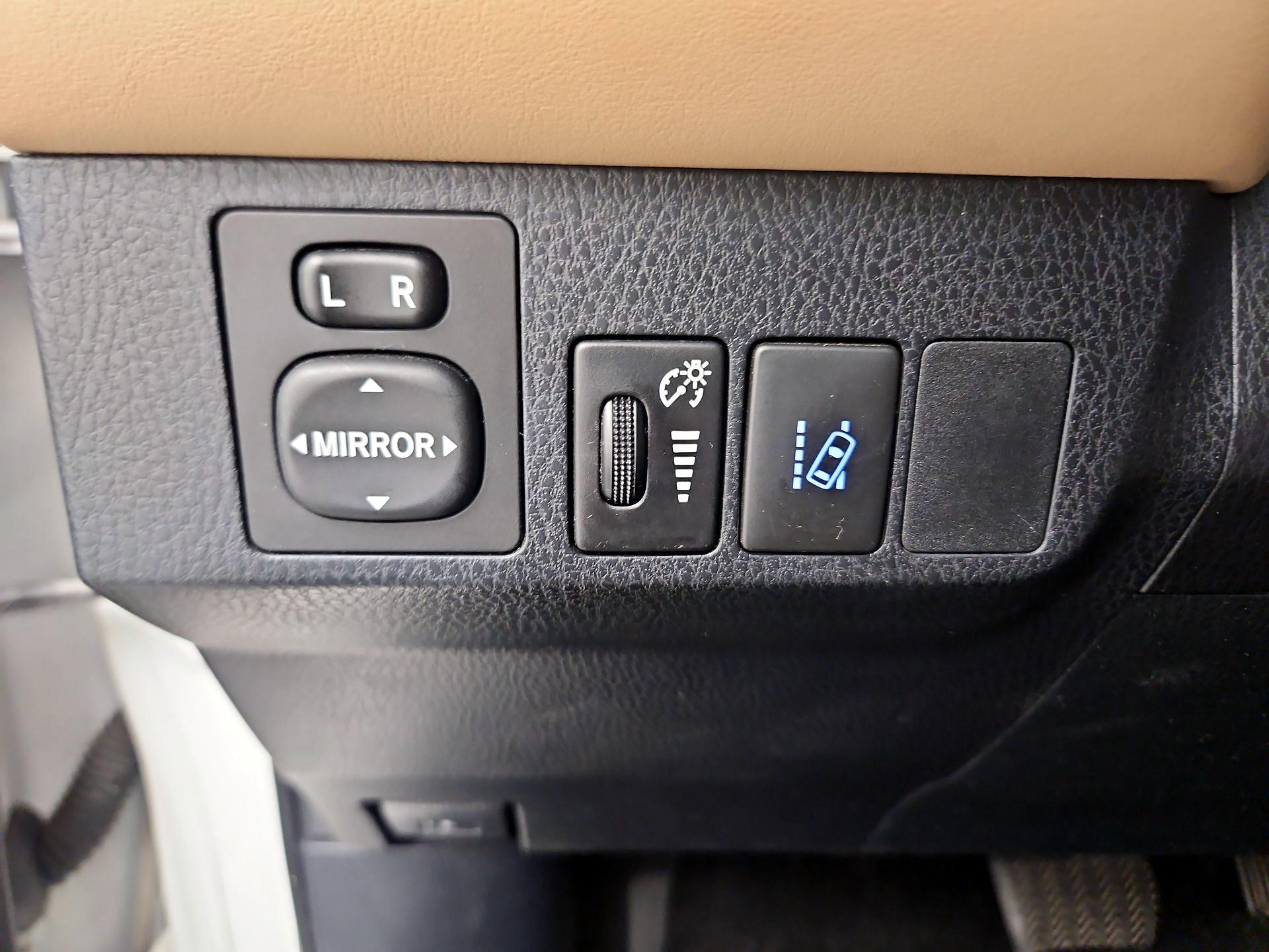 Thumbnail: 2017 Toyota RAV4 - 13