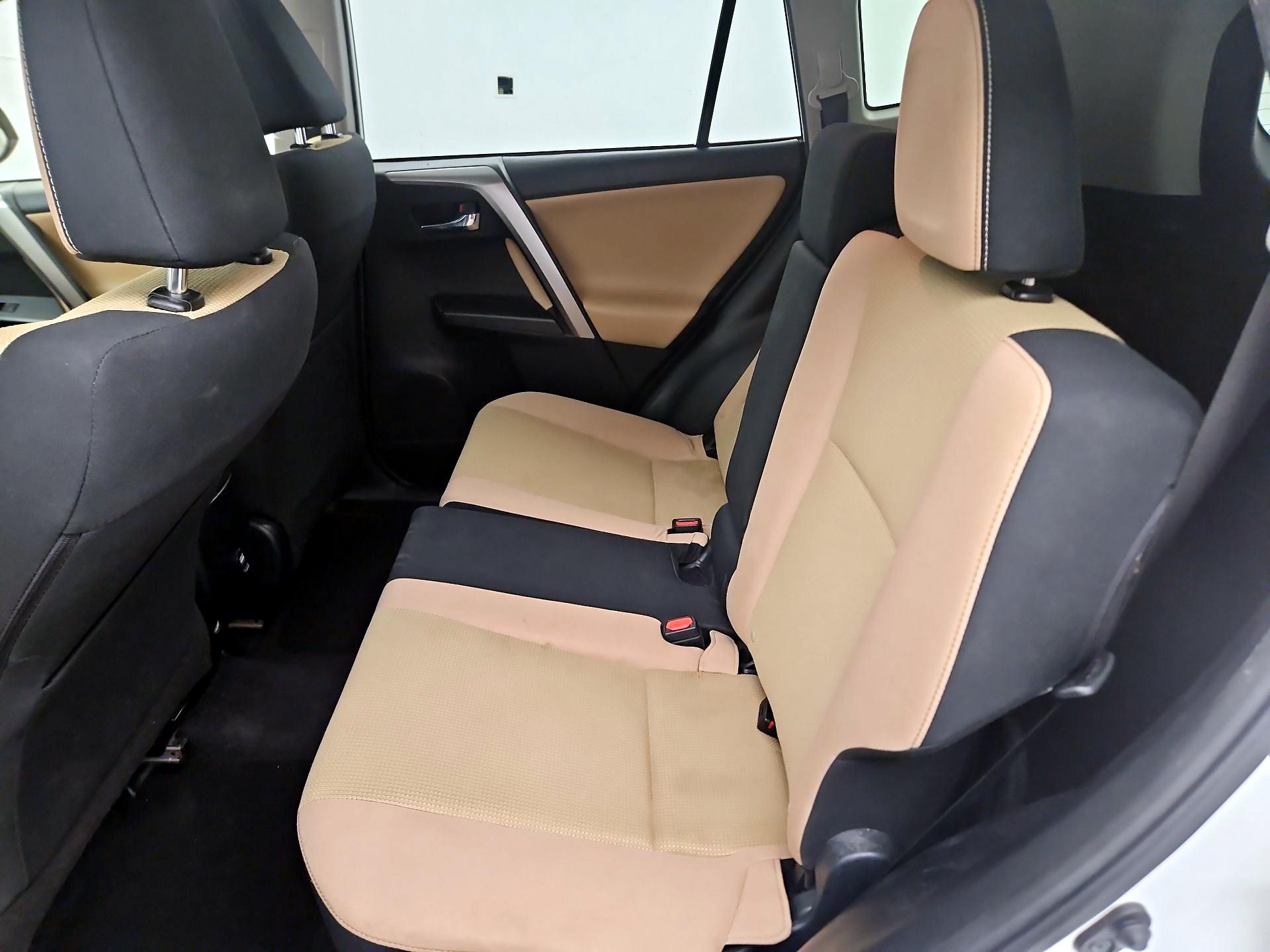 Thumbnail: 2017 Toyota RAV4 - 20