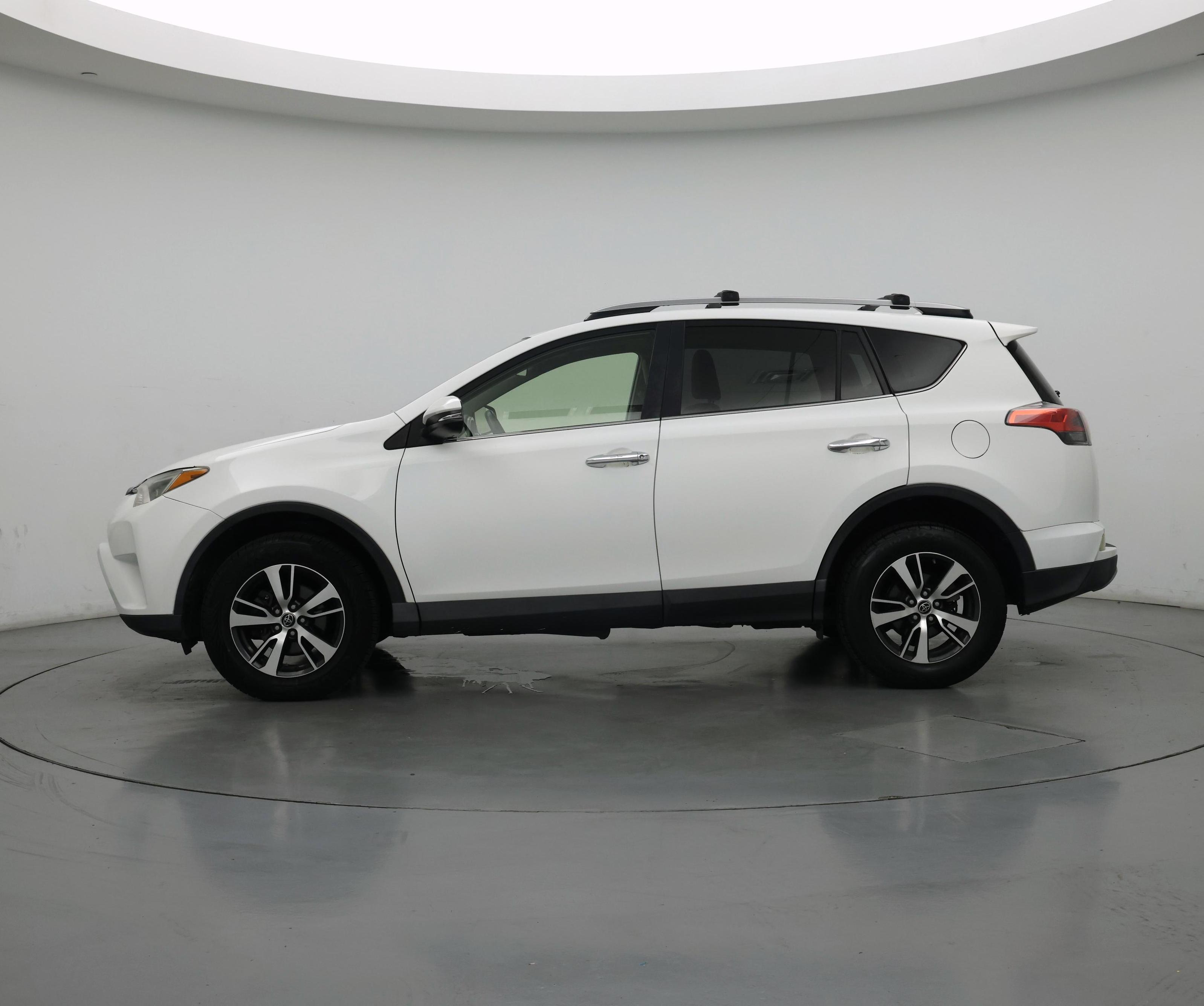 Thumbnail: 2017 Toyota RAV4 - 3