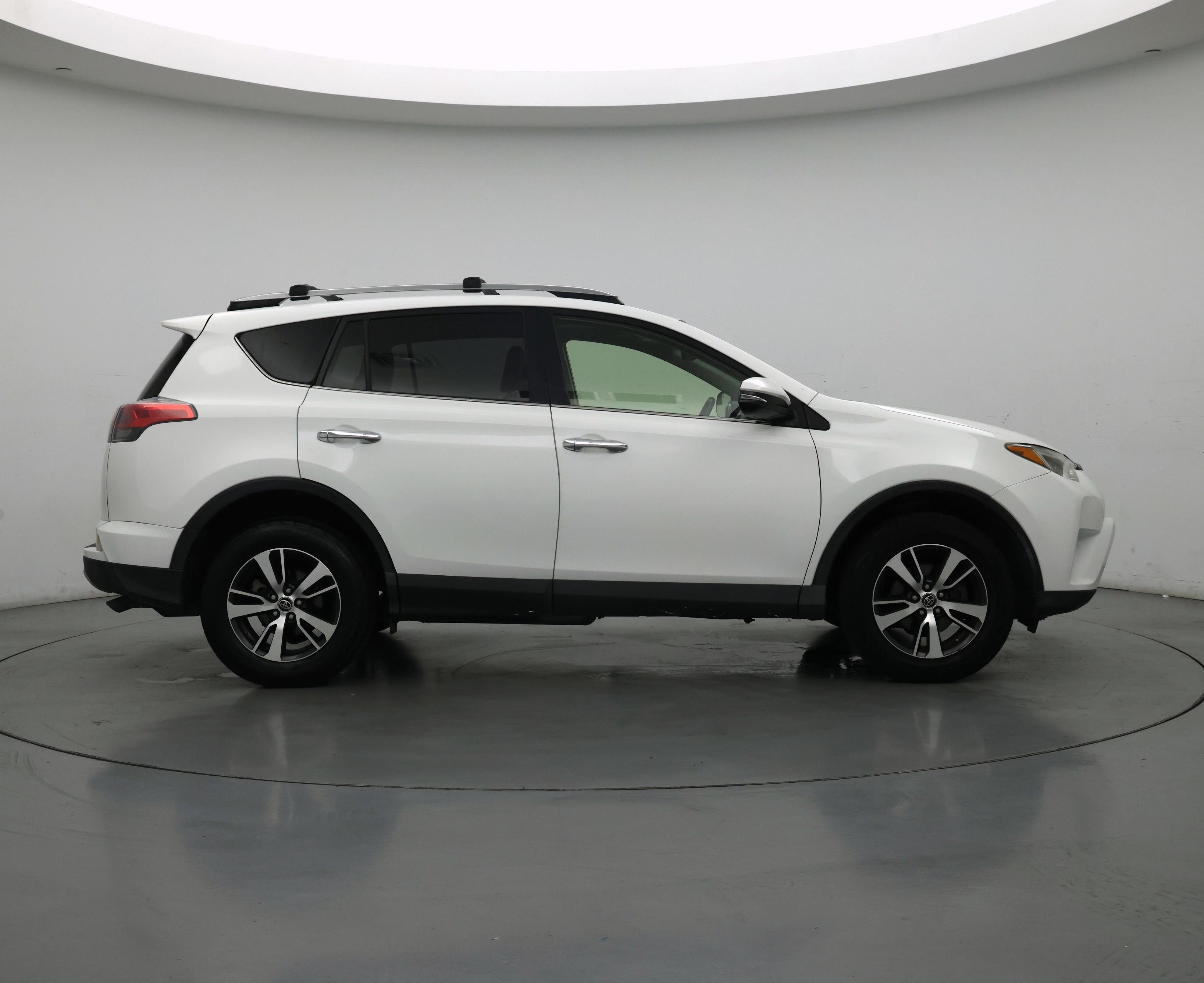 Thumbnail: 2017 Toyota RAV4 - 7