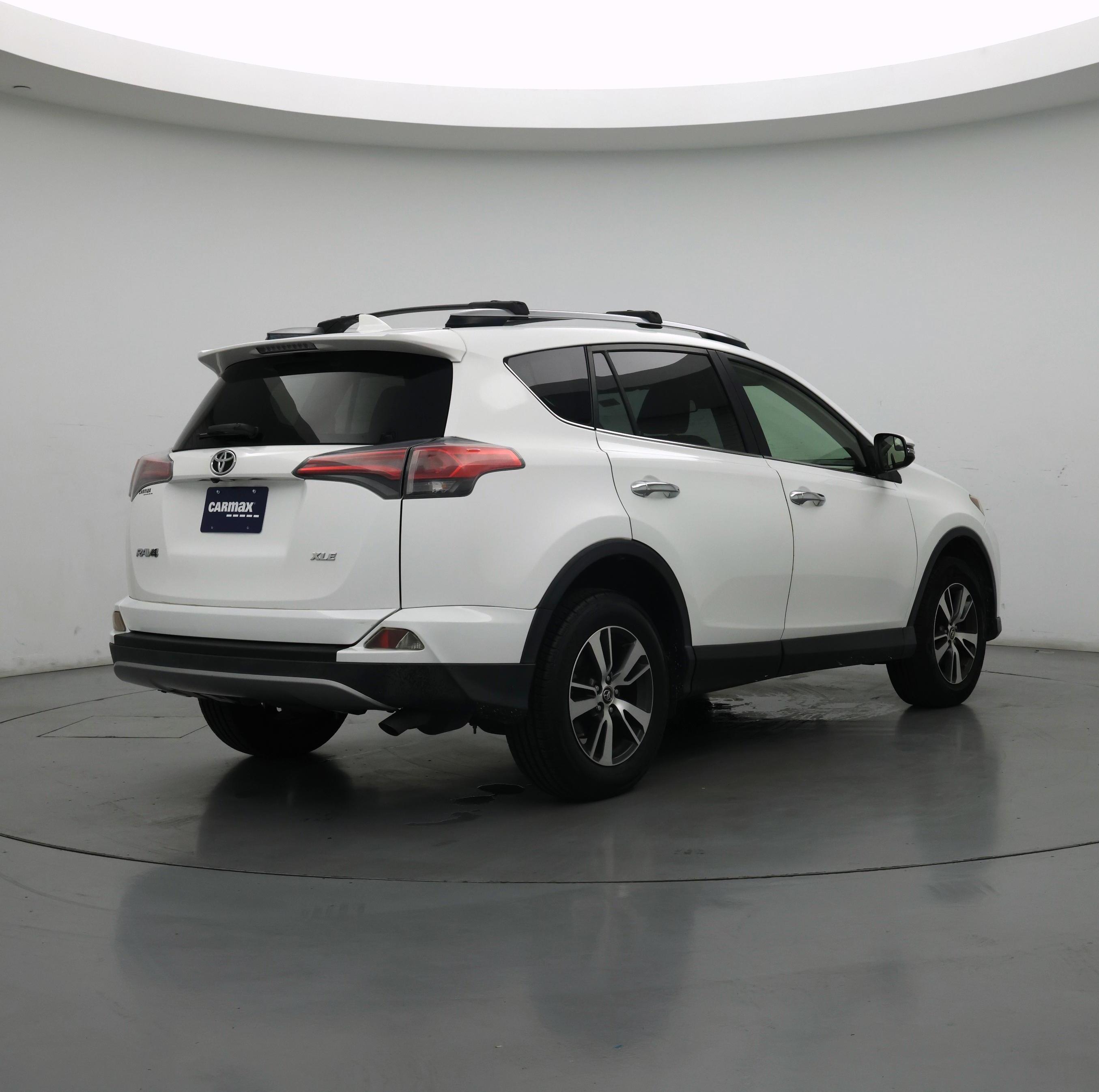 Thumbnail: 2017 Toyota RAV4 - 8