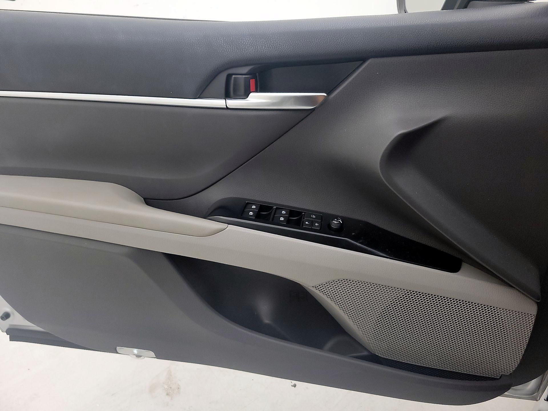 Thumbnail: 2018 Toyota Camry - 12