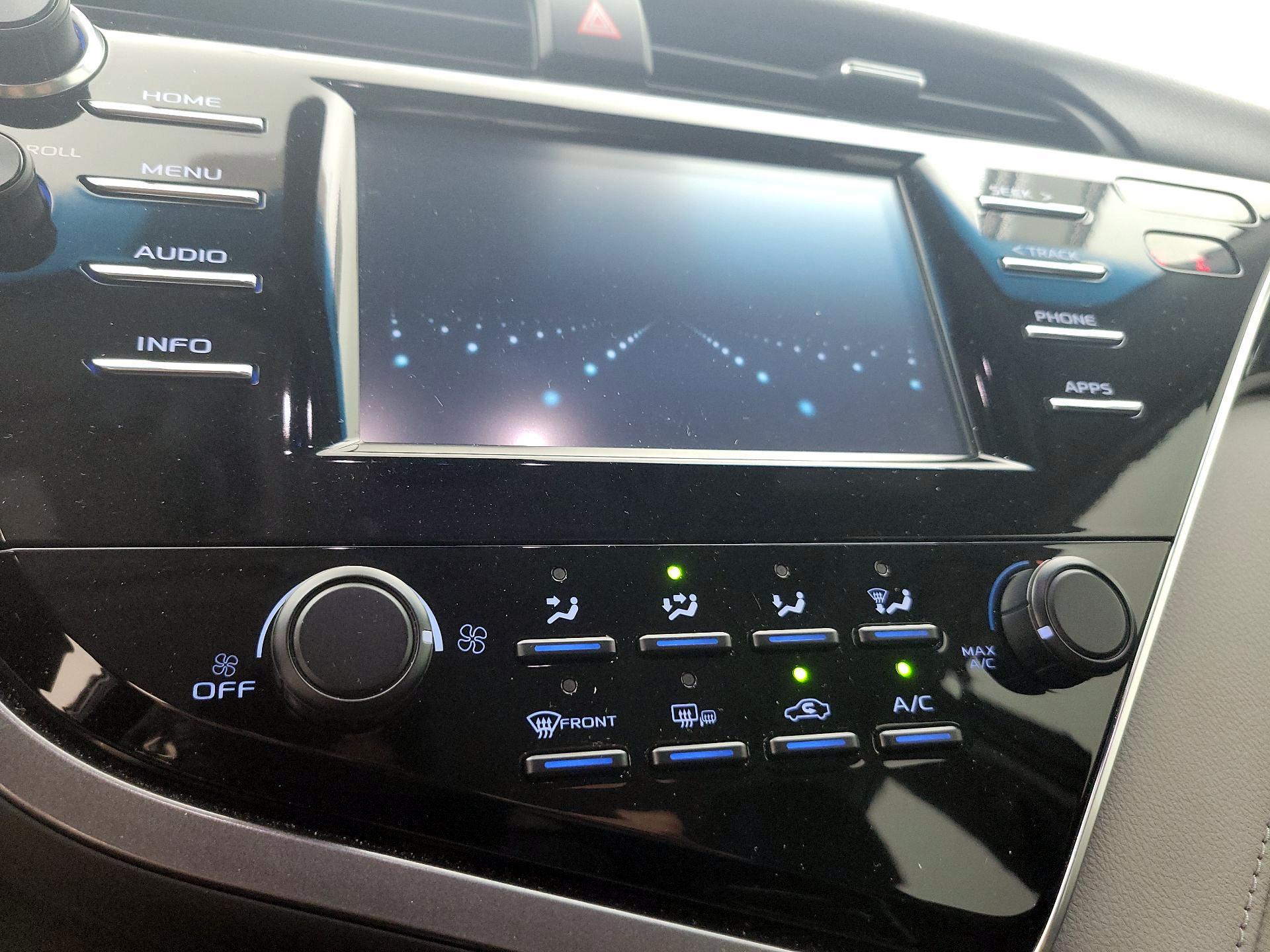 Thumbnail: 2018 Toyota Camry - 16