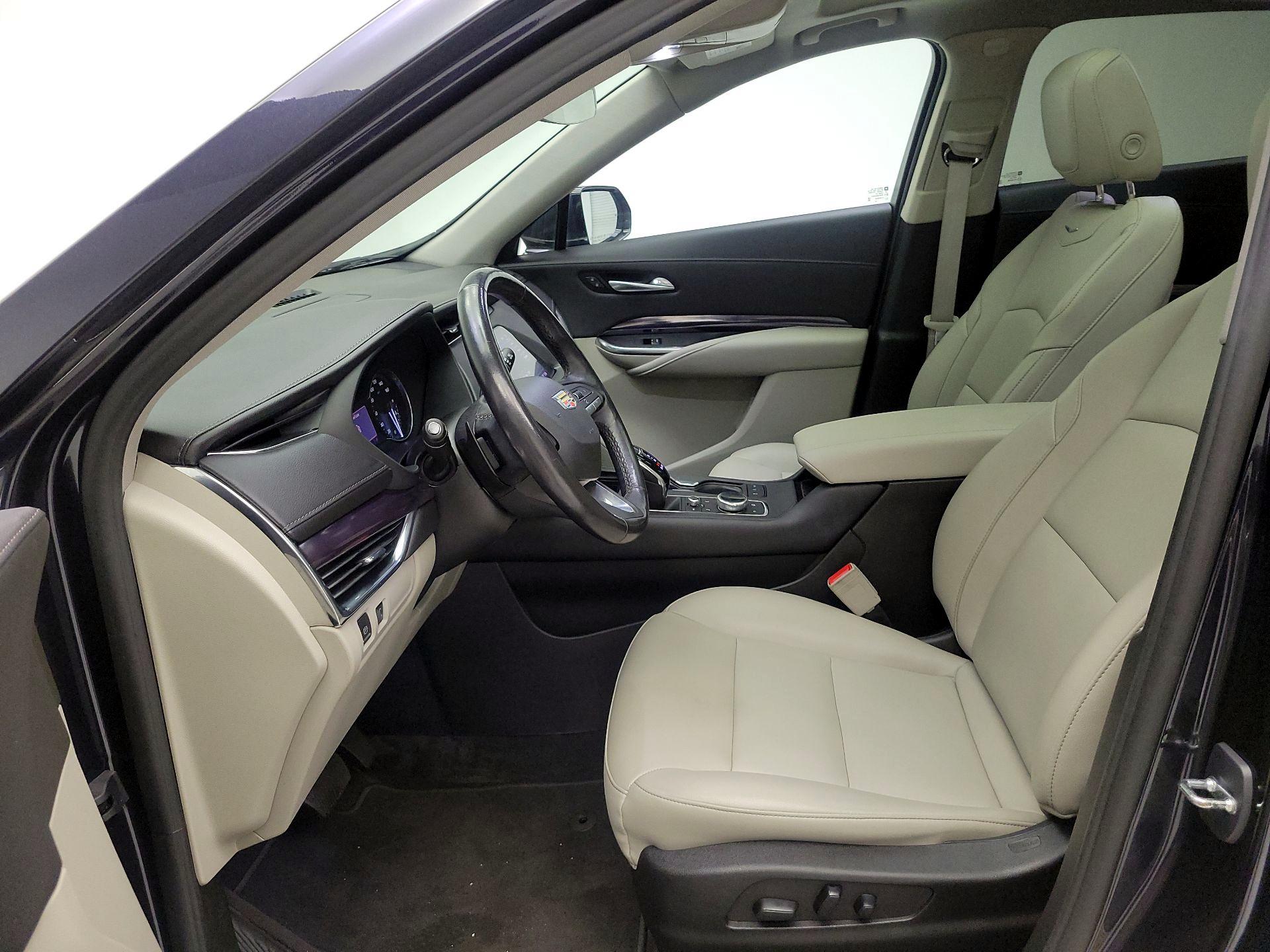 Thumbnail: 2023 Cadillac XT4 - 11