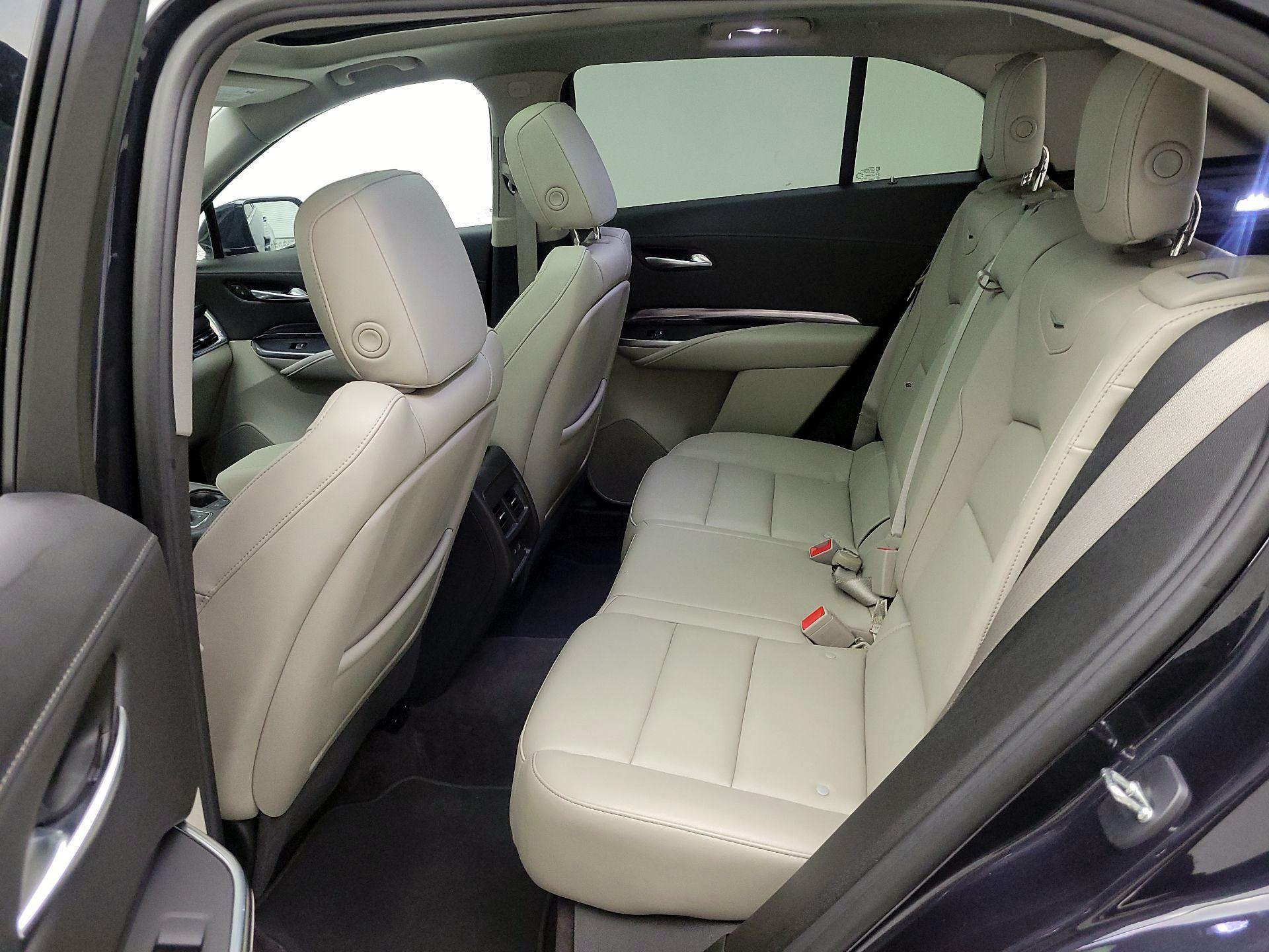Thumbnail: 2023 Cadillac XT4 - 20